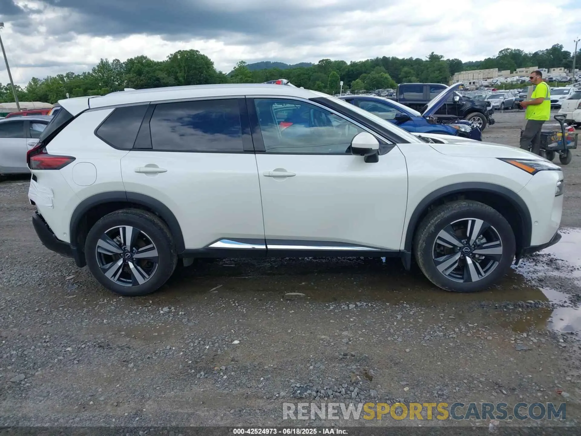 13 Photograph of a damaged car 5N1BT3CB7PC933400 NISSAN ROGUE 2023