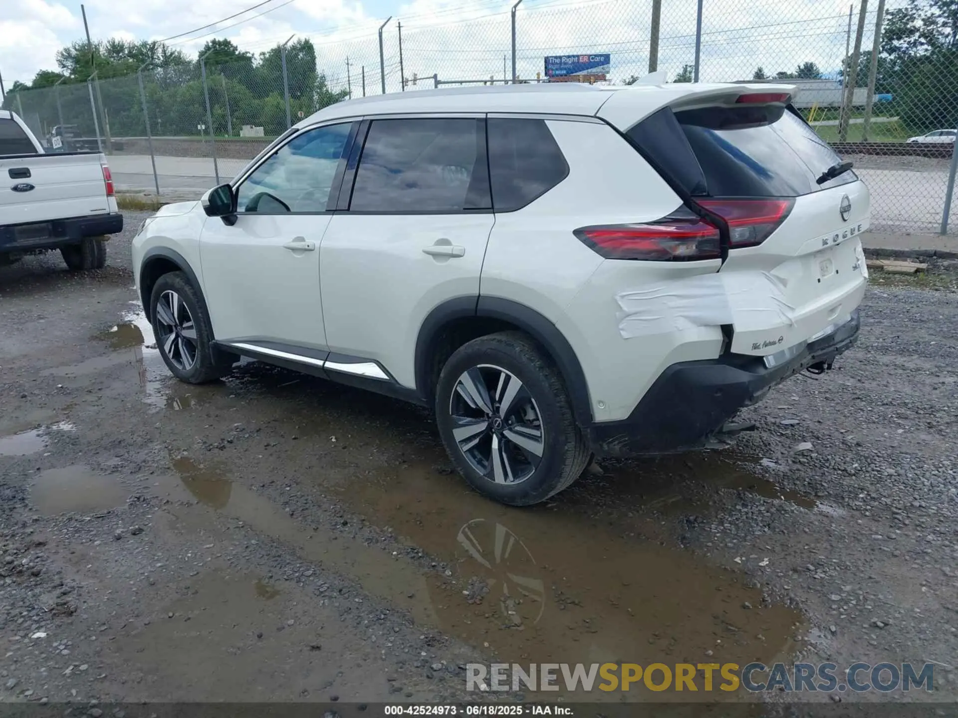 3 Photograph of a damaged car 5N1BT3CB7PC933400 NISSAN ROGUE 2023