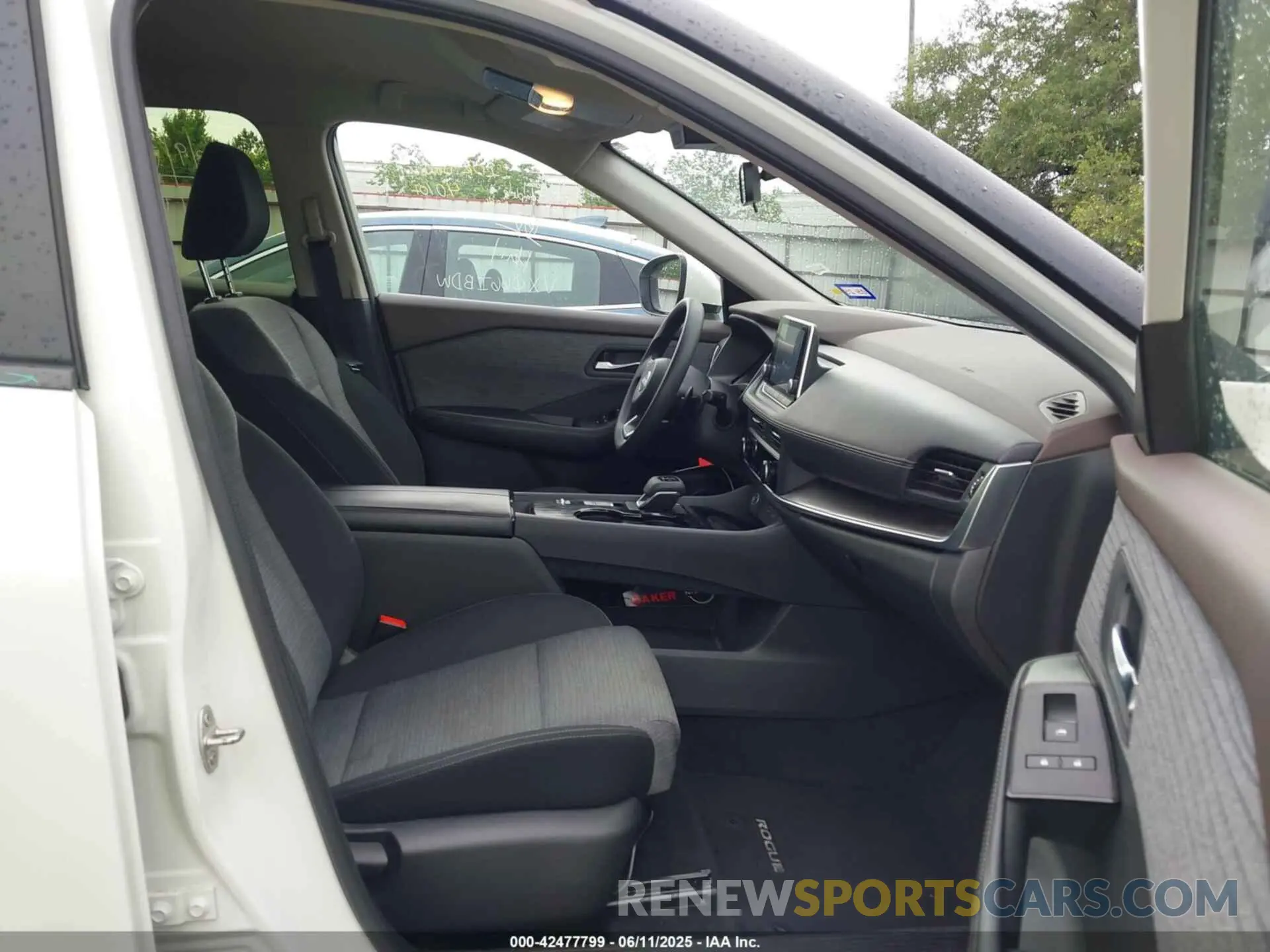 5 Photograph of a damaged car JN8BT3BA0PW414964 NISSAN ROGUE 2023