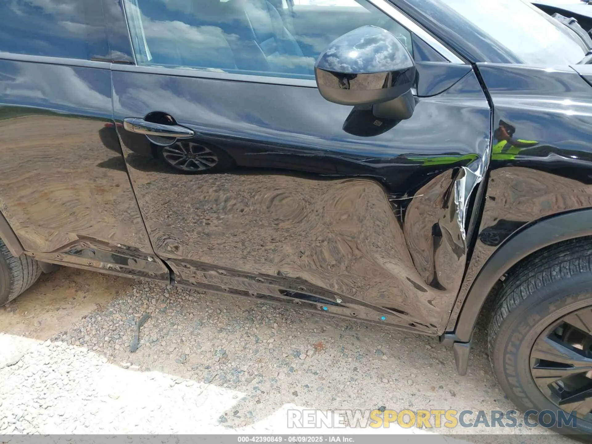 17 Photograph of a damaged car JN8BT3BA4PW003180 NISSAN ROGUE 2023