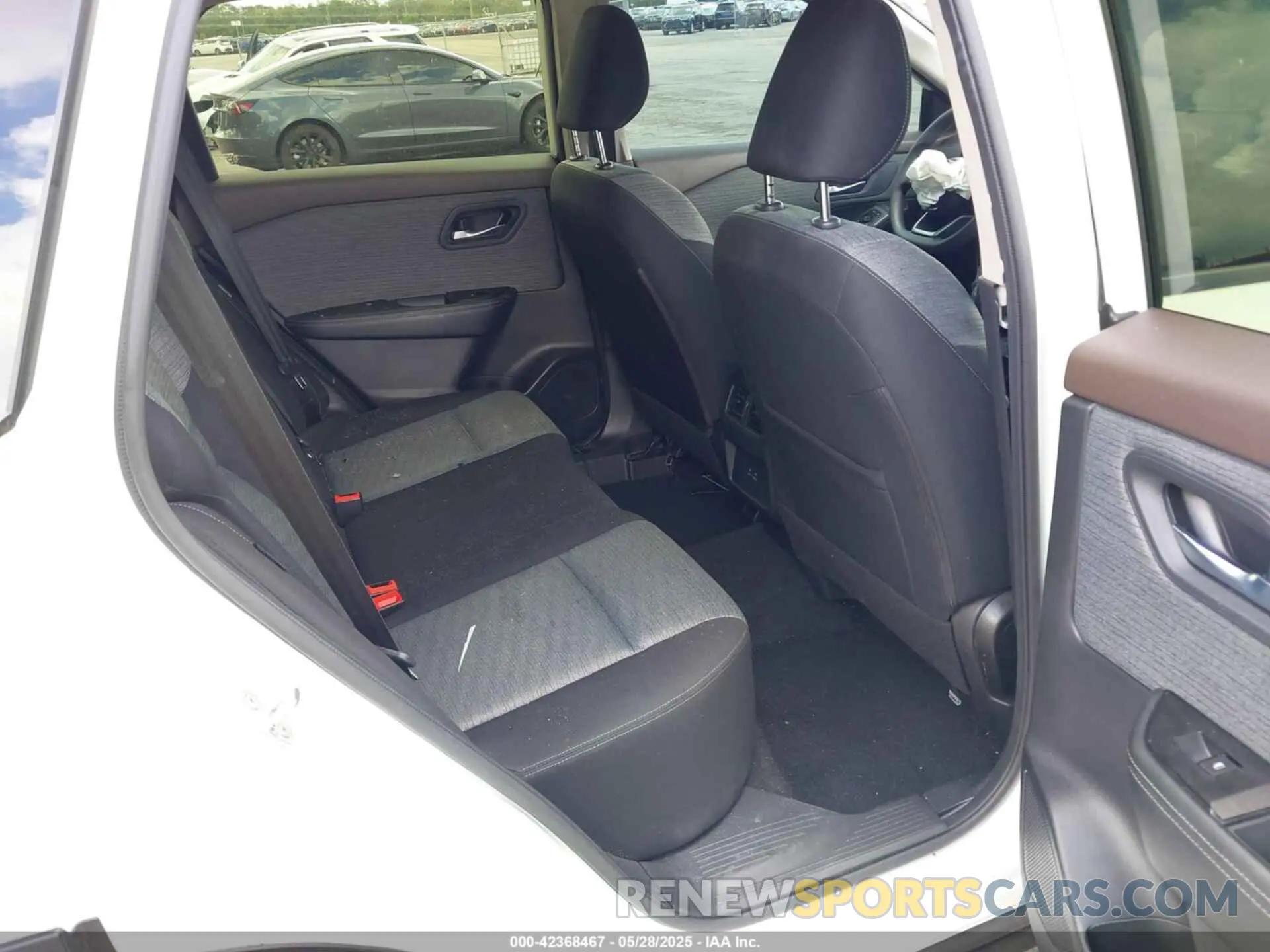 8 Photograph of a damaged car JN8BT3BA4PW008136 NISSAN ROGUE 2023