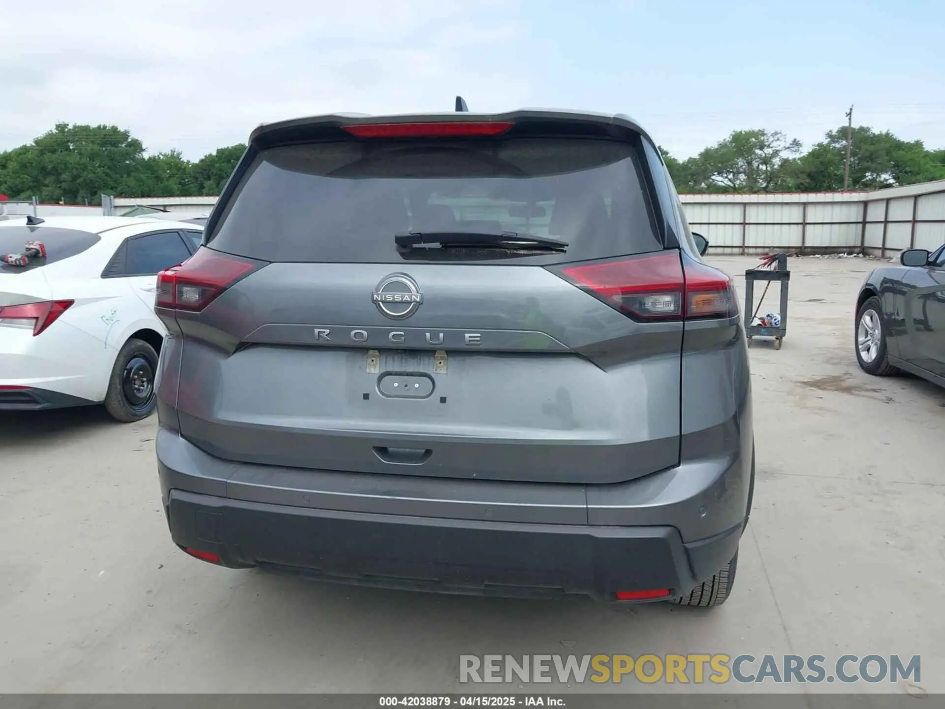 16 Photograph of a damaged car 5N1BT3AA0RC692731 NISSAN ROGUE 2024