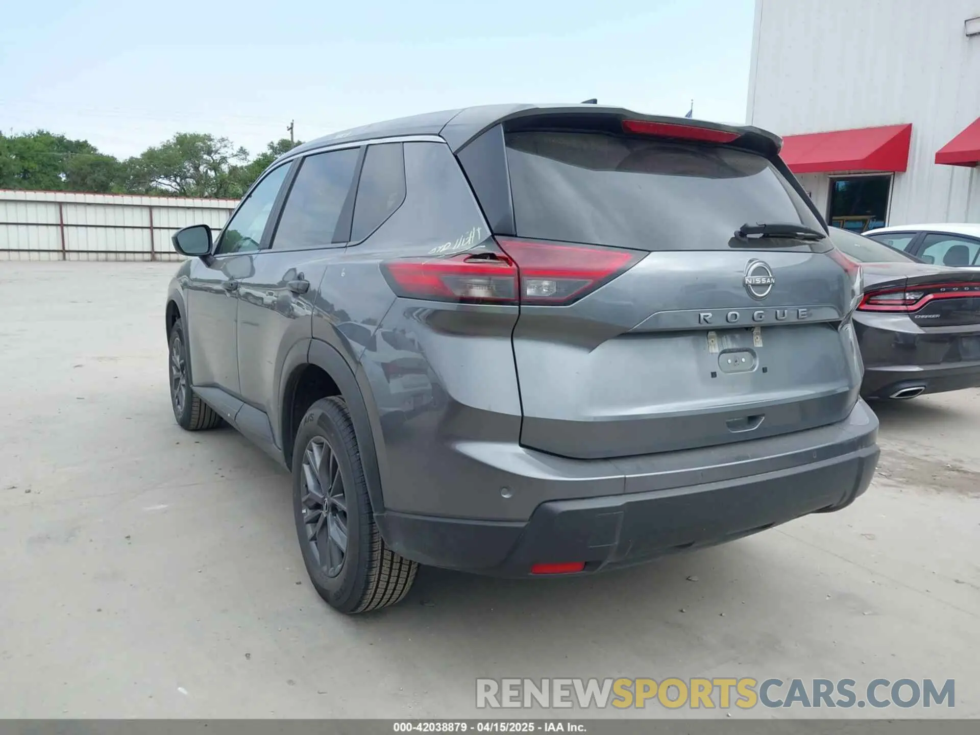 3 Photograph of a damaged car 5N1BT3AA0RC692731 NISSAN ROGUE 2024