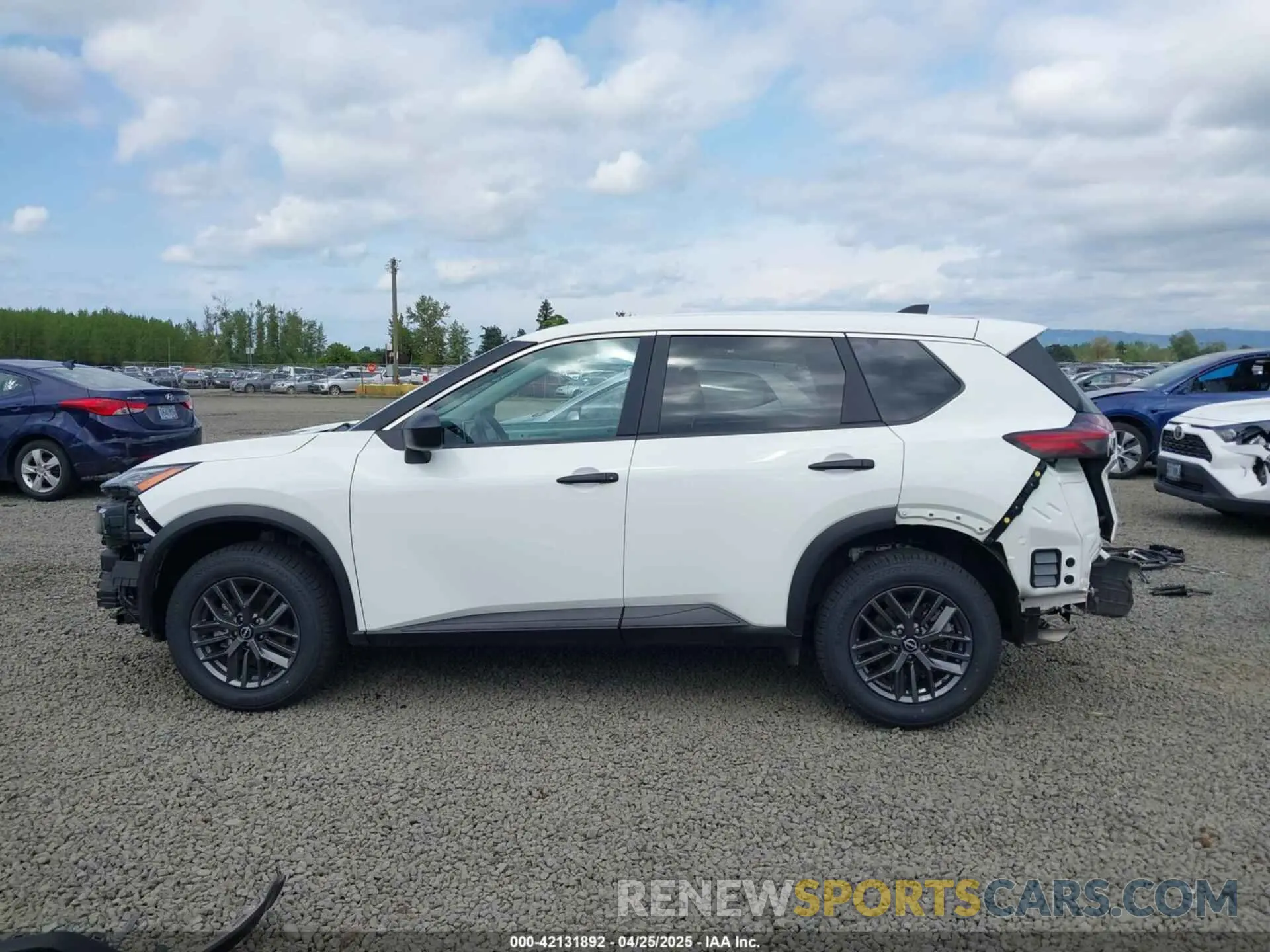 15 Photograph of a damaged car 5N1BT3AA2RC671783 NISSAN ROGUE 2024