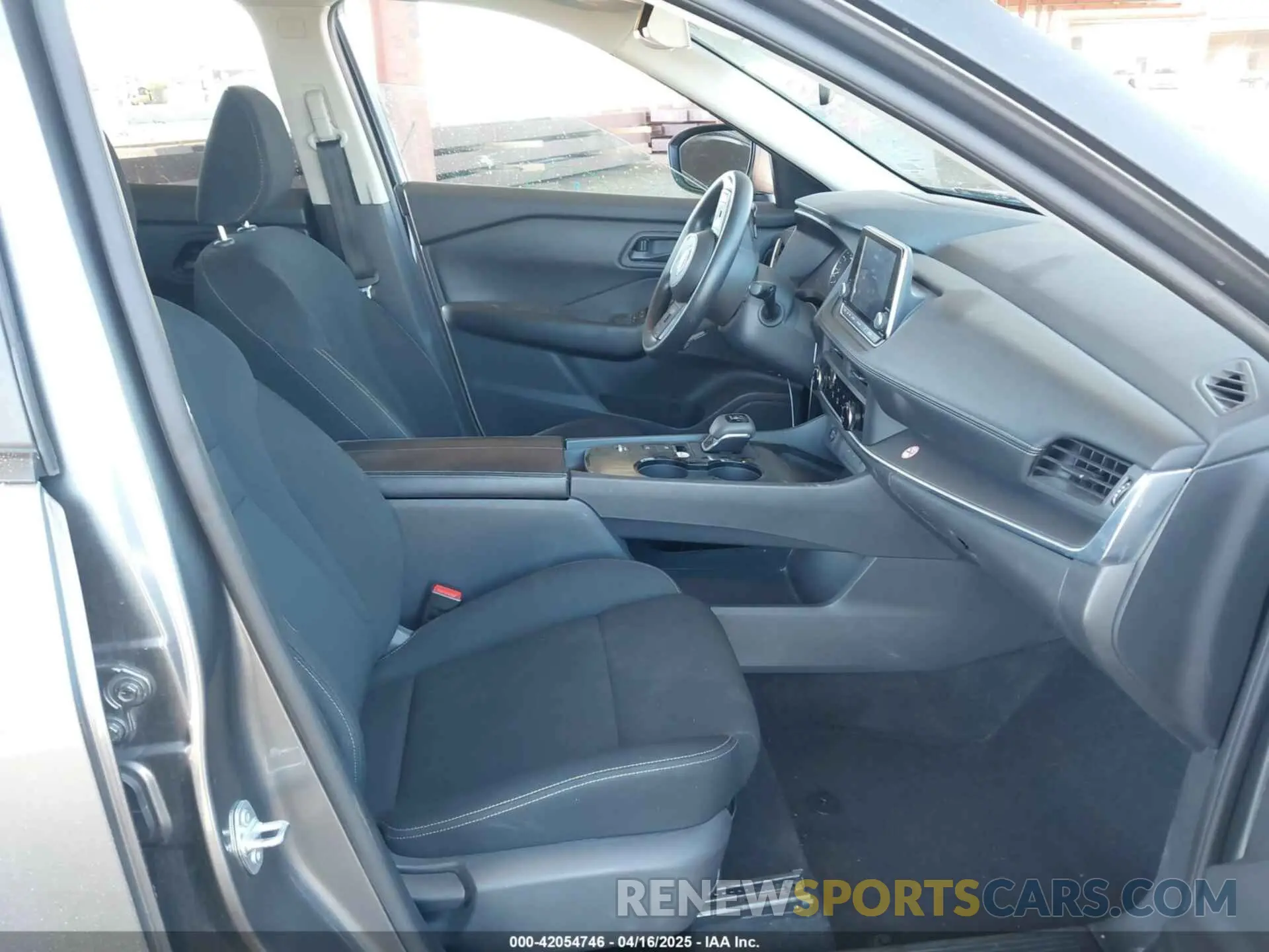 5 Photograph of a damaged car 5N1BT3AA2RC714647 NISSAN ROGUE 2024