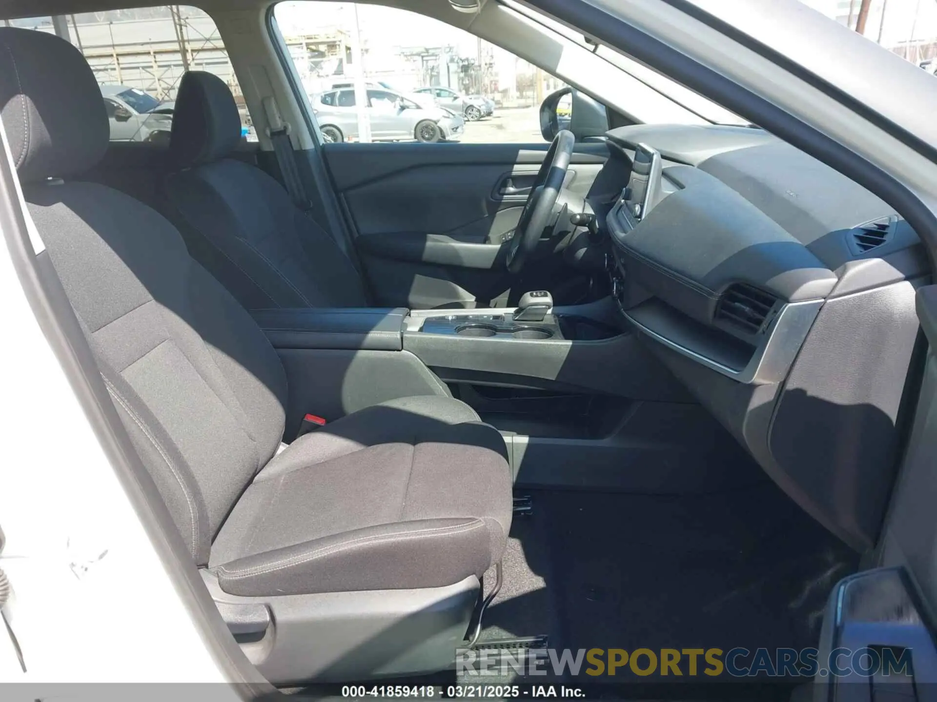 5 Photograph of a damaged car 5N1BT3AA3RC688415 NISSAN ROGUE 2024
