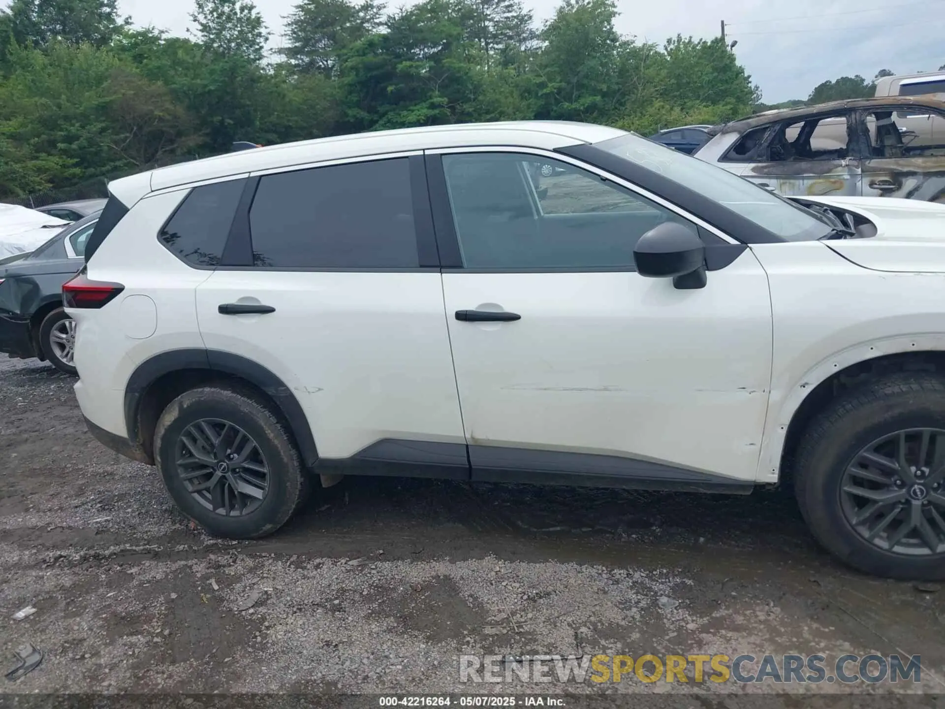 13 Photograph of a damaged car 5N1BT3AA4RC681960 NISSAN ROGUE 2024
