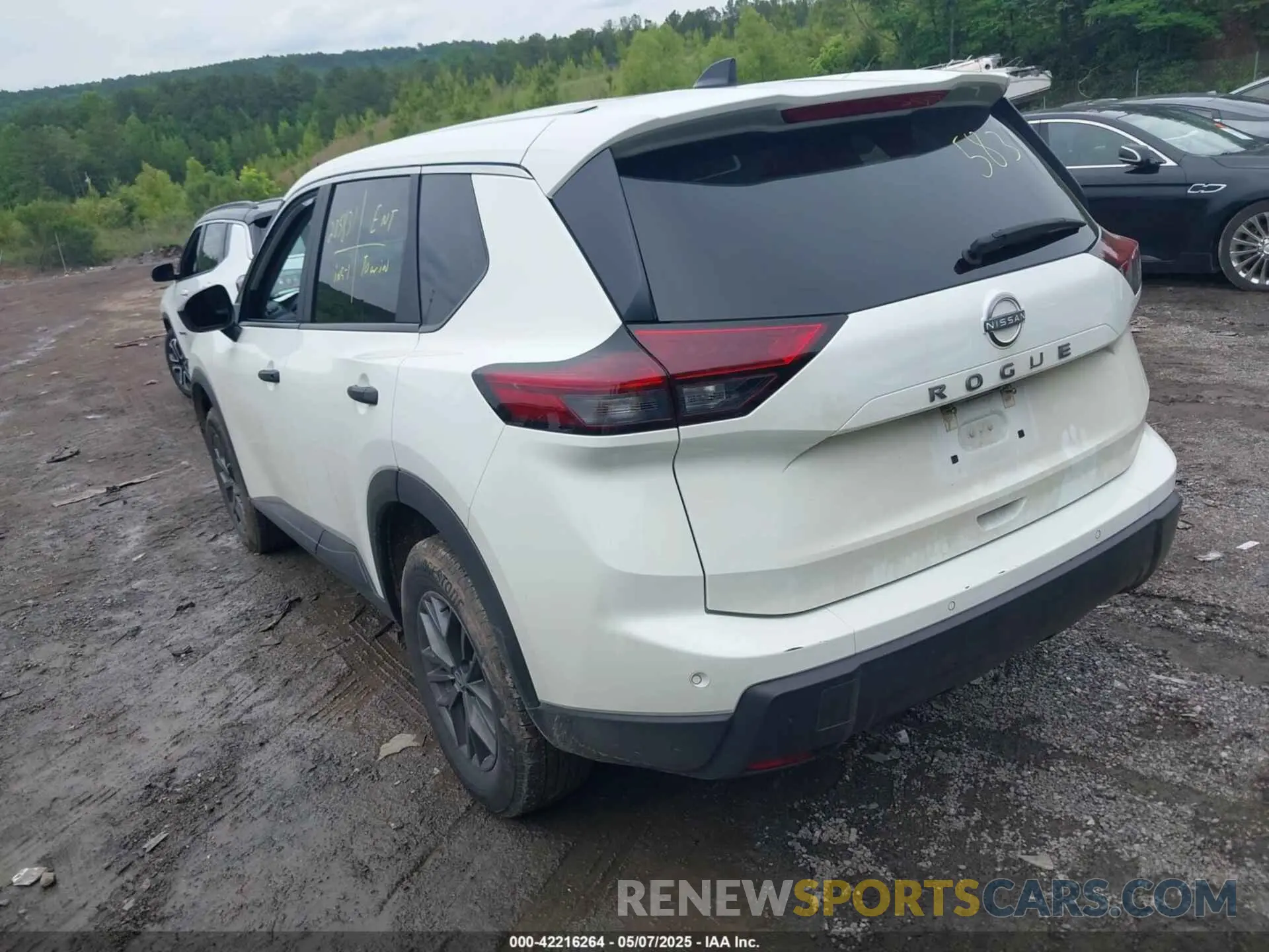 3 Photograph of a damaged car 5N1BT3AA4RC681960 NISSAN ROGUE 2024