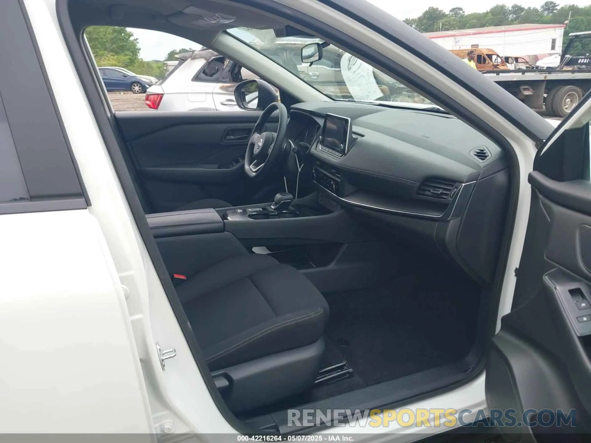 5 Photograph of a damaged car 5N1BT3AA4RC681960 NISSAN ROGUE 2024