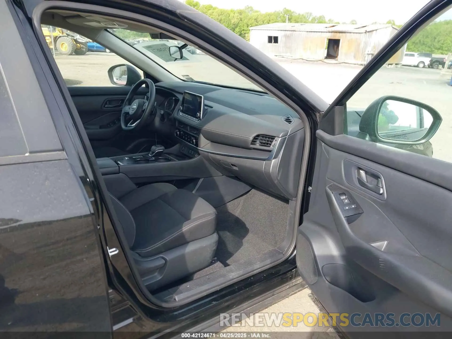 5 Photograph of a damaged car 5N1BT3AA4RC718795 NISSAN ROGUE 2024