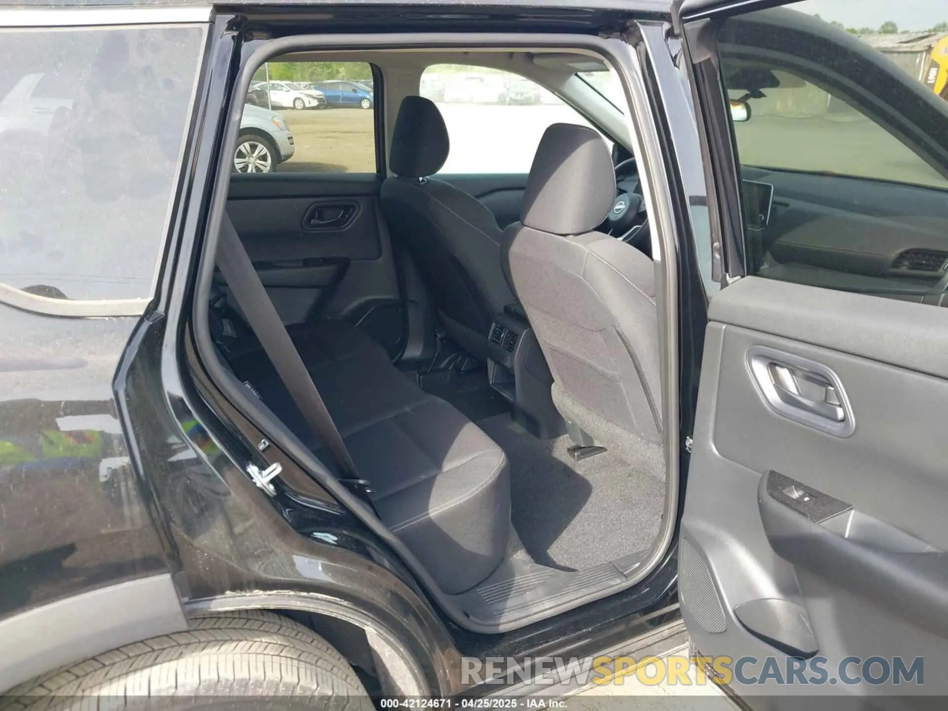 8 Photograph of a damaged car 5N1BT3AA4RC718795 NISSAN ROGUE 2024