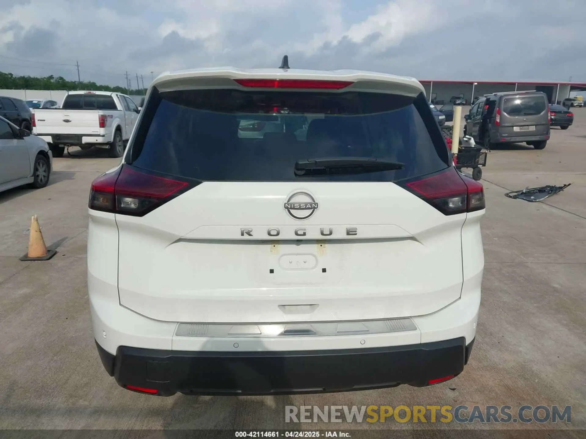 16 Photograph of a damaged car 5N1BT3AA5RC726064 NISSAN ROGUE 2024