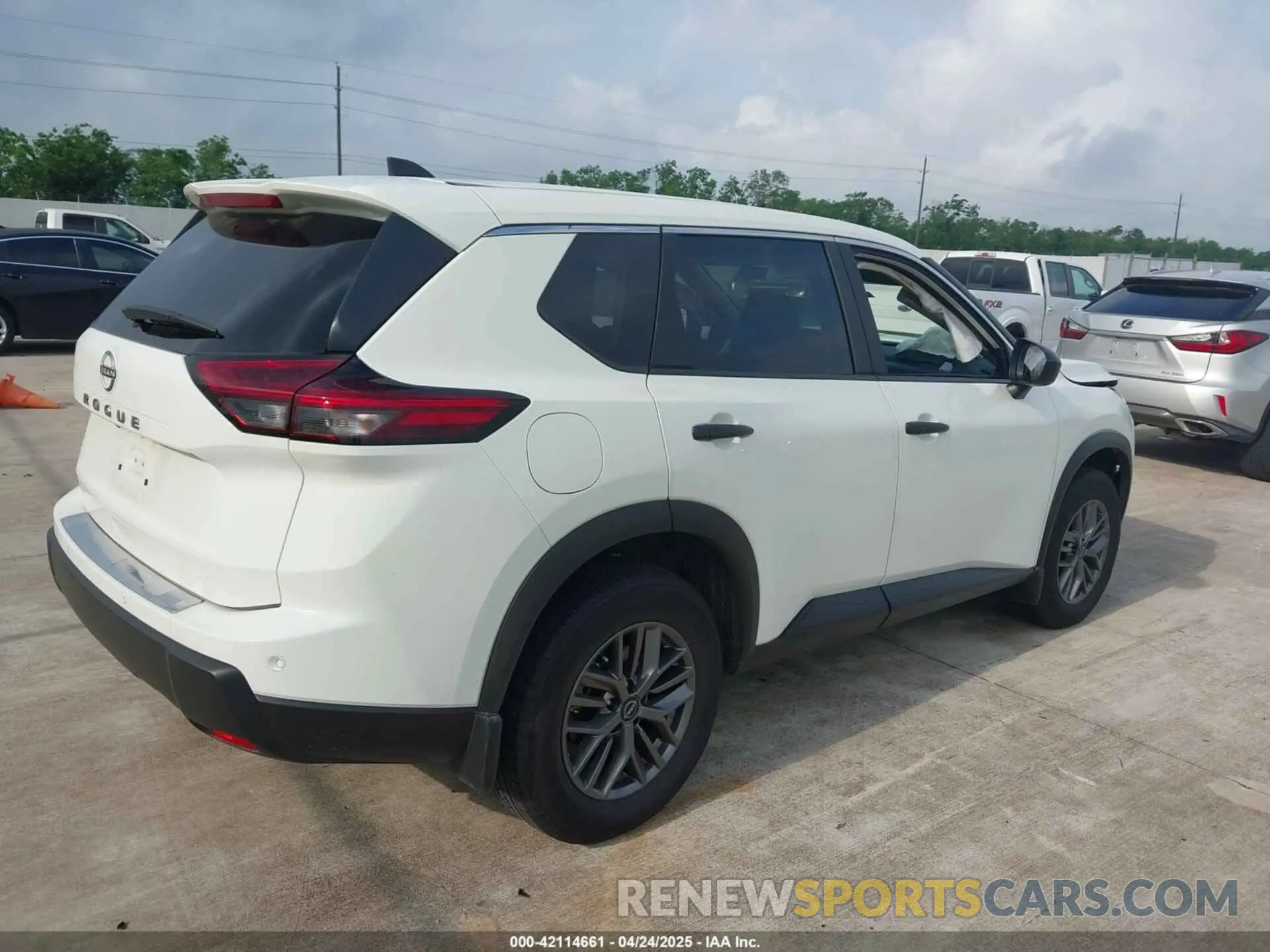 4 Photograph of a damaged car 5N1BT3AA5RC726064 NISSAN ROGUE 2024