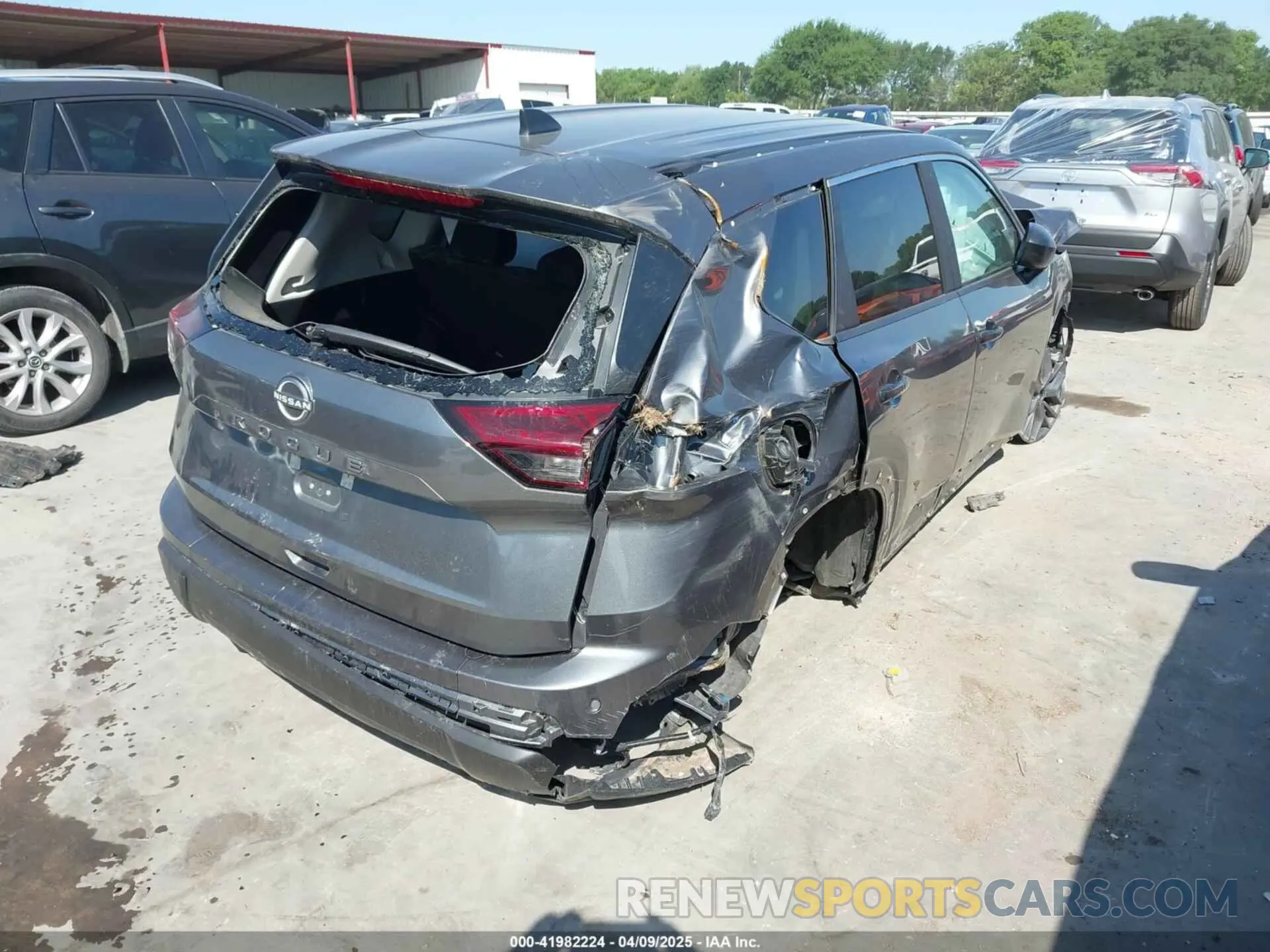 4 Photograph of a damaged car 5N1BT3AA5RC759307 NISSAN ROGUE 2024