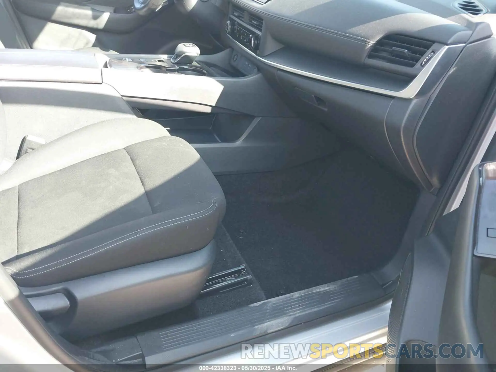 5 Photograph of a damaged car 5N1BT3AA8RC759916 NISSAN ROGUE 2024