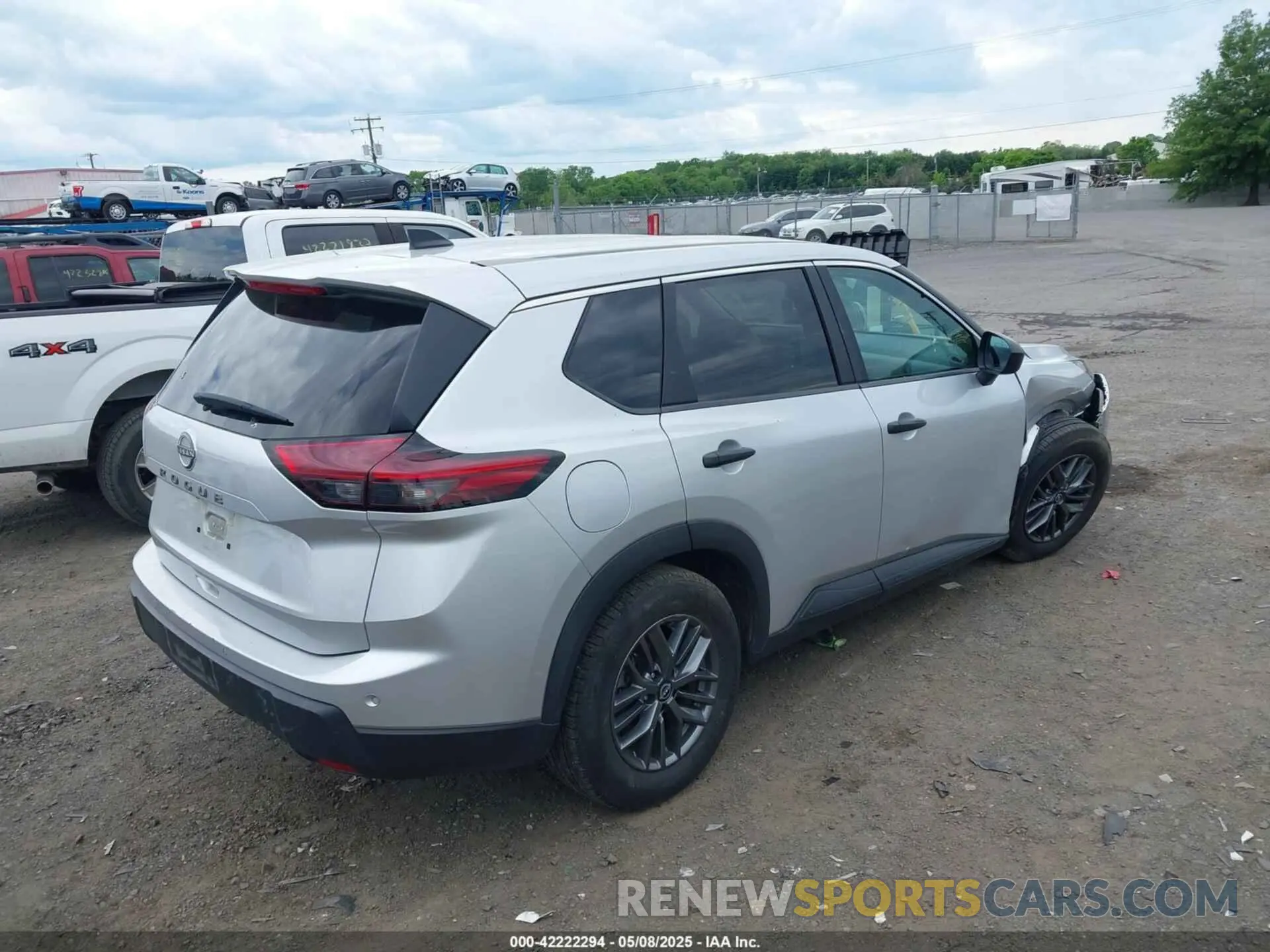 4 Photograph of a damaged car 5N1BT3AA9RC672848 NISSAN ROGUE 2024