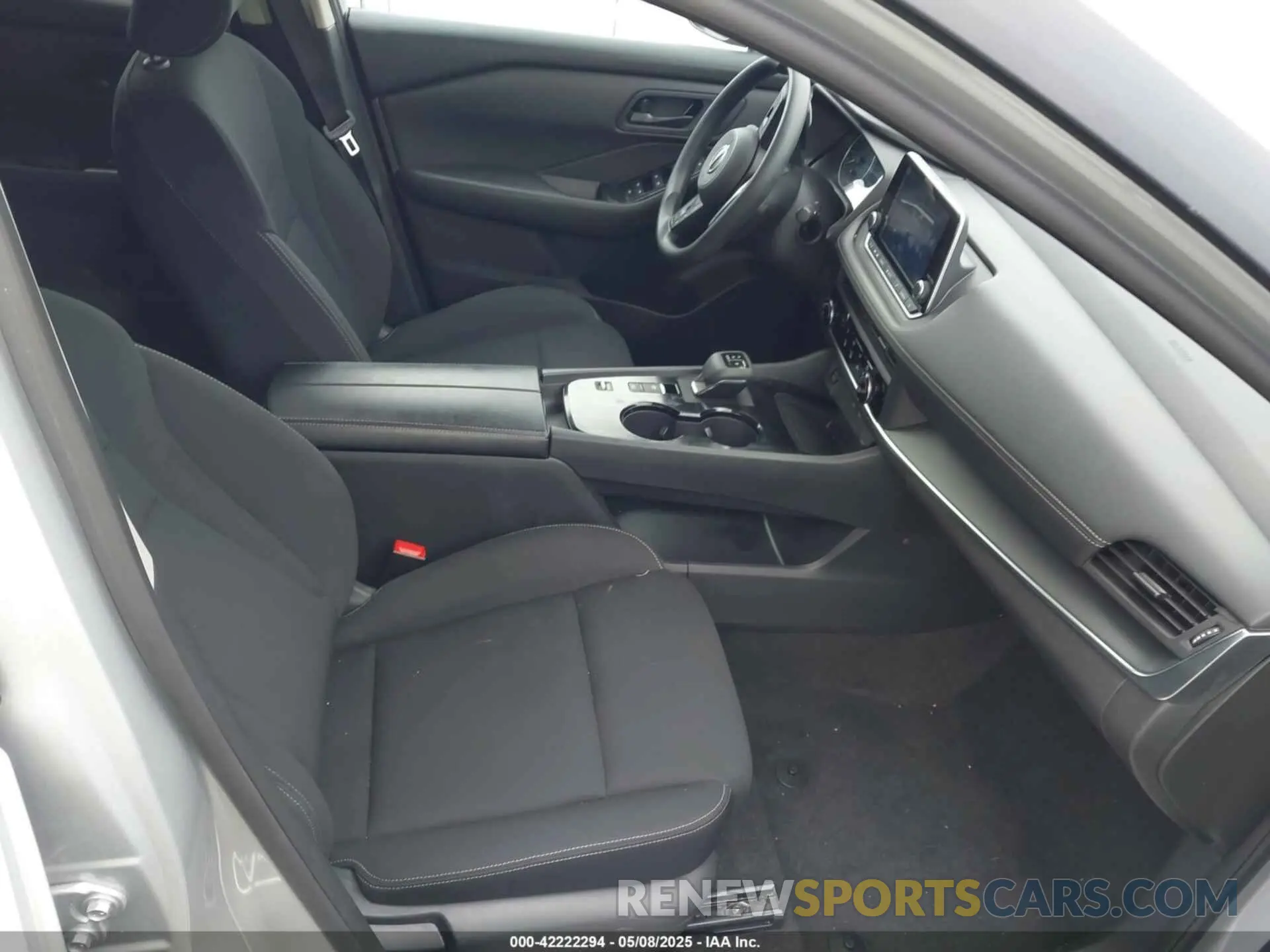 5 Photograph of a damaged car 5N1BT3AA9RC672848 NISSAN ROGUE 2024
