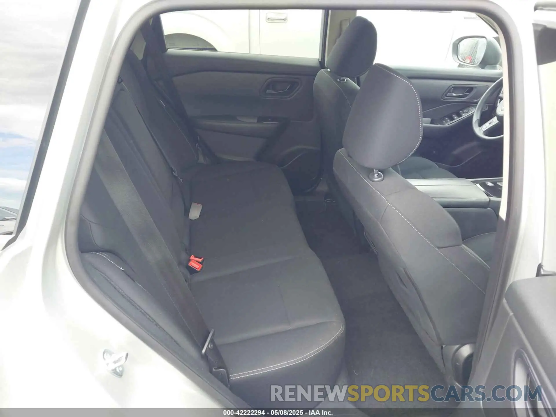 8 Photograph of a damaged car 5N1BT3AA9RC672848 NISSAN ROGUE 2024