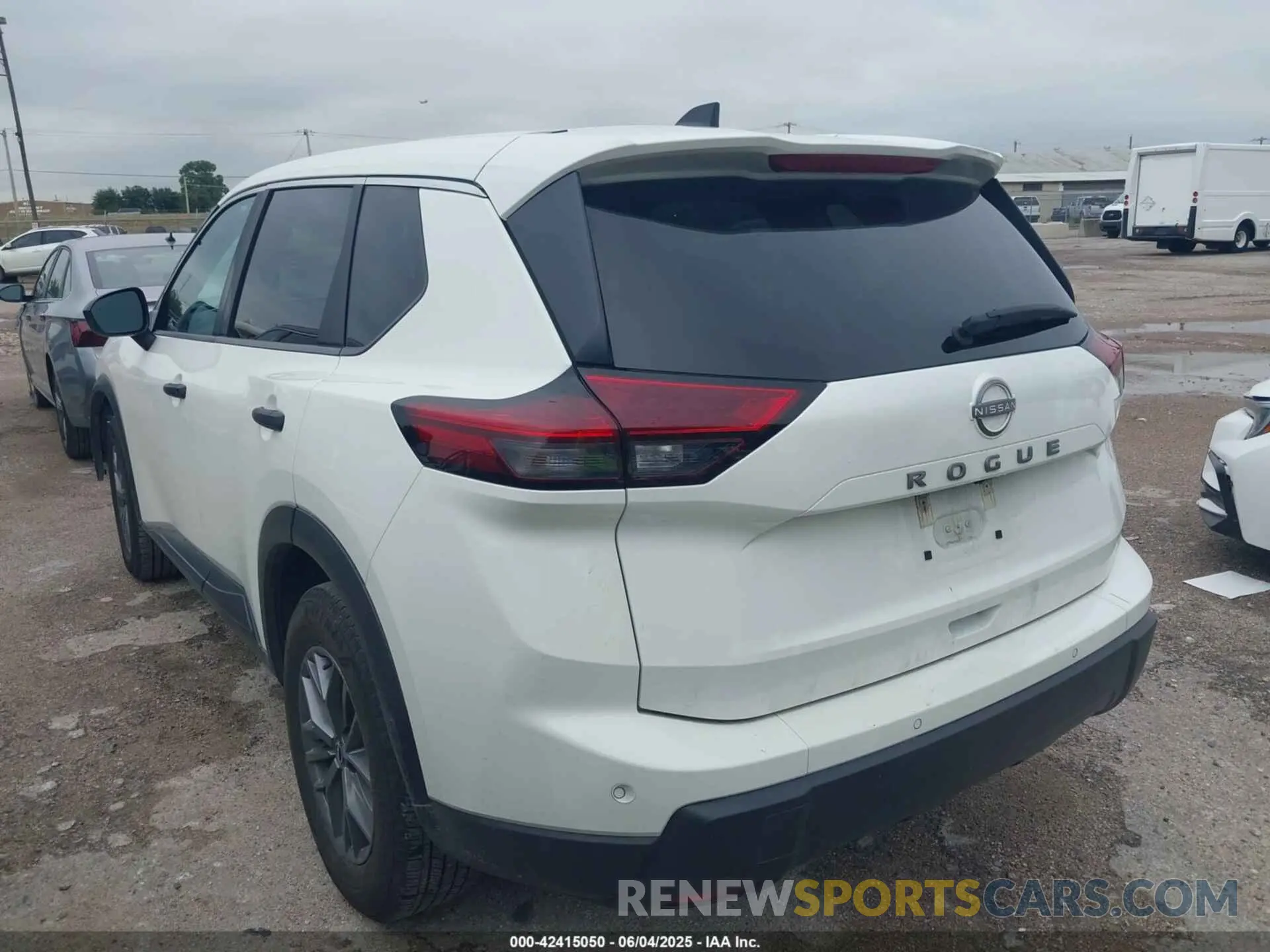 3 Photograph of a damaged car 5N1BT3AA9RC681310 NISSAN ROGUE 2024