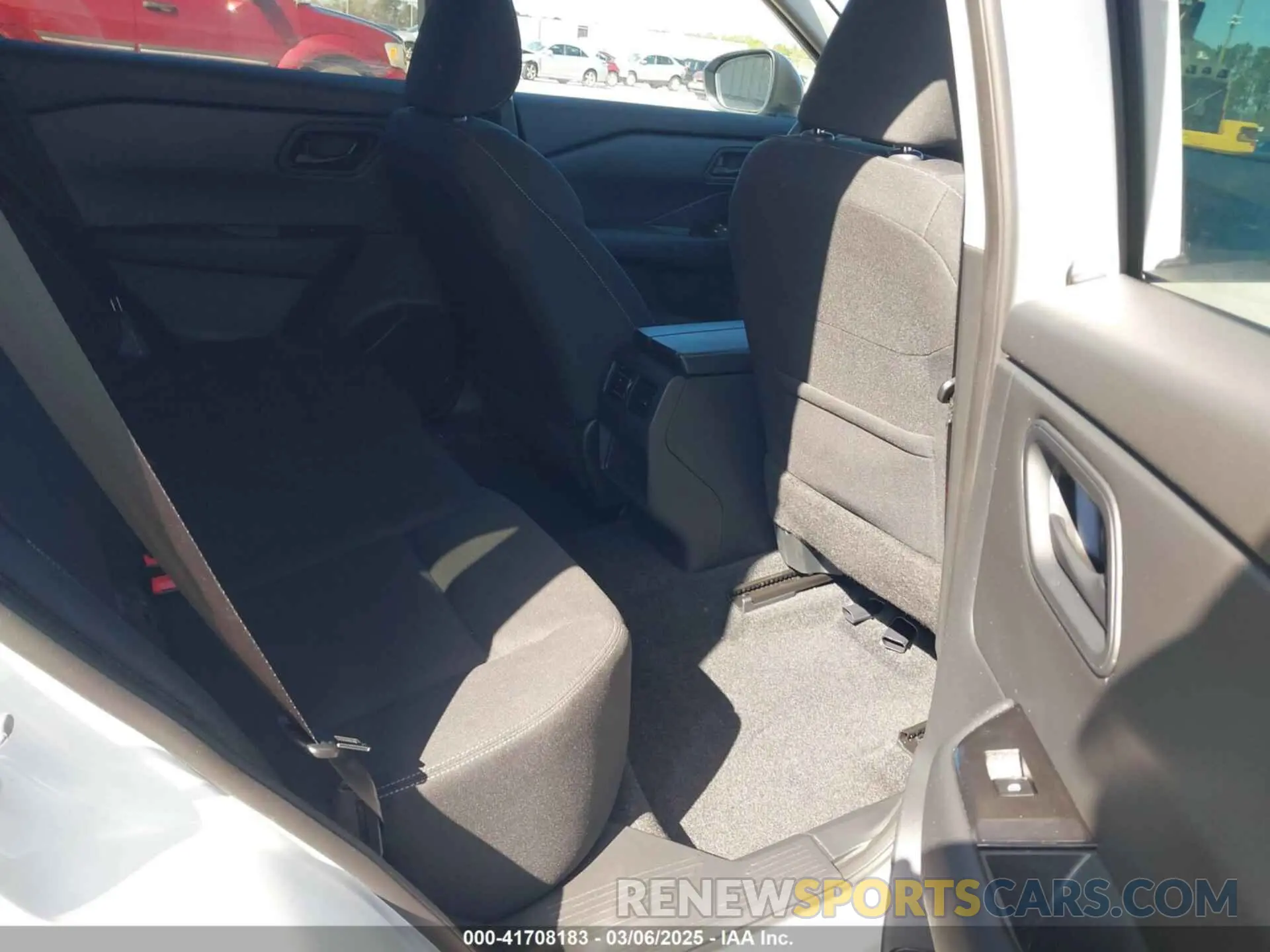 8 Photograph of a damaged car 5N1BT3AA9RC746379 NISSAN ROGUE 2024