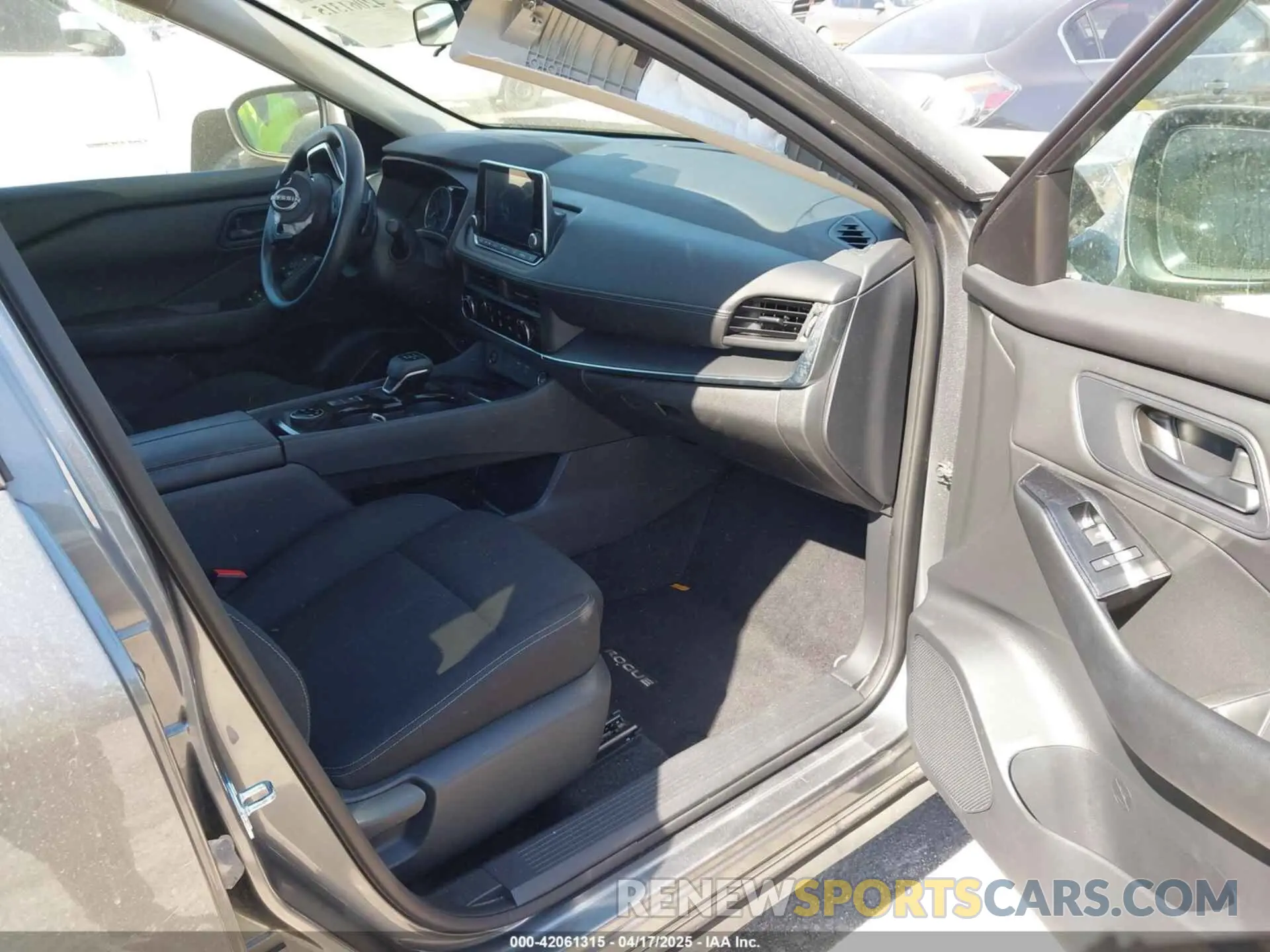 5 Photograph of a damaged car 5N1BT3AB2RC723079 NISSAN ROGUE 2024