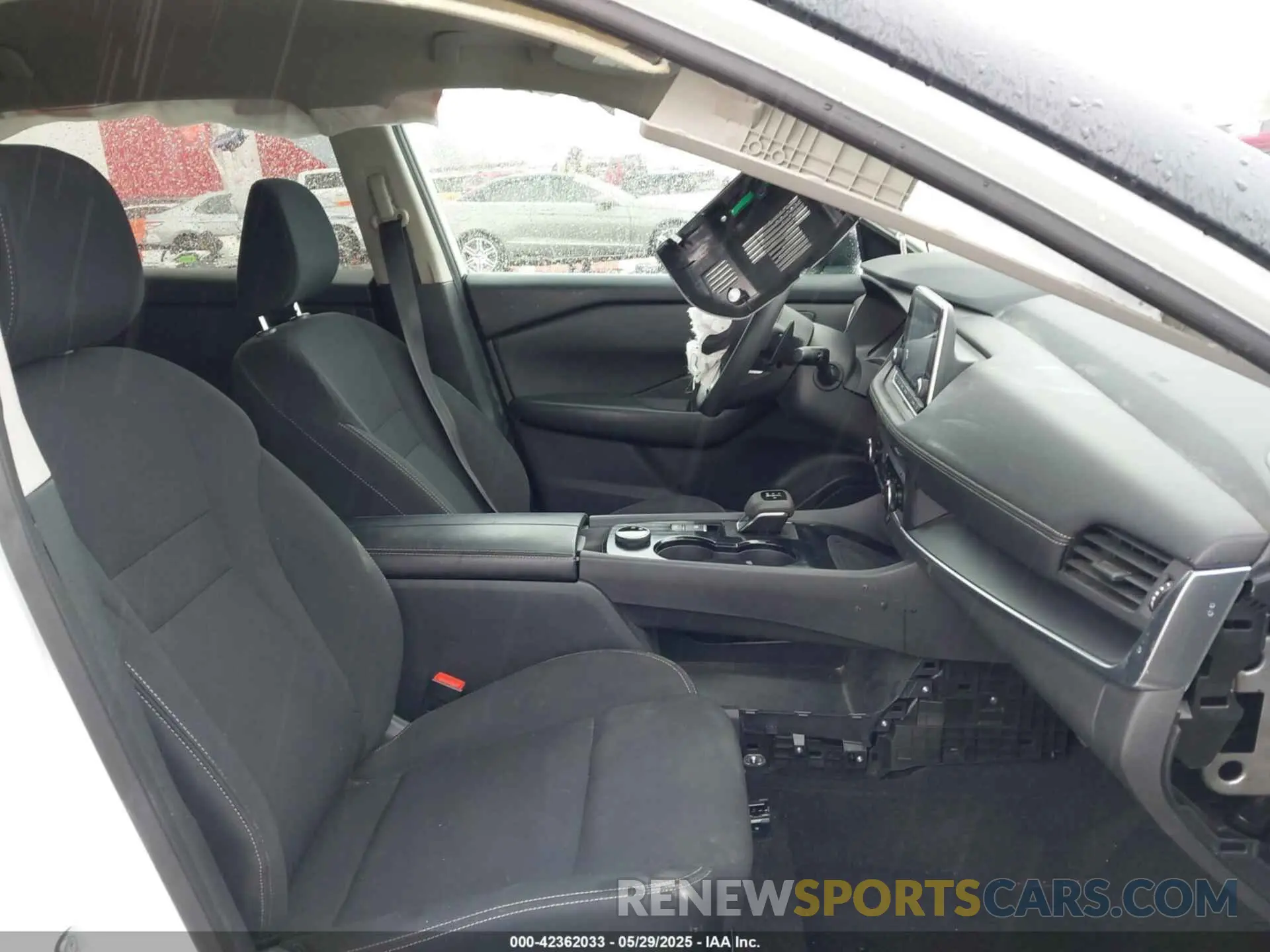 5 Photograph of a damaged car 5N1BT3AB2RC732834 NISSAN ROGUE 2024