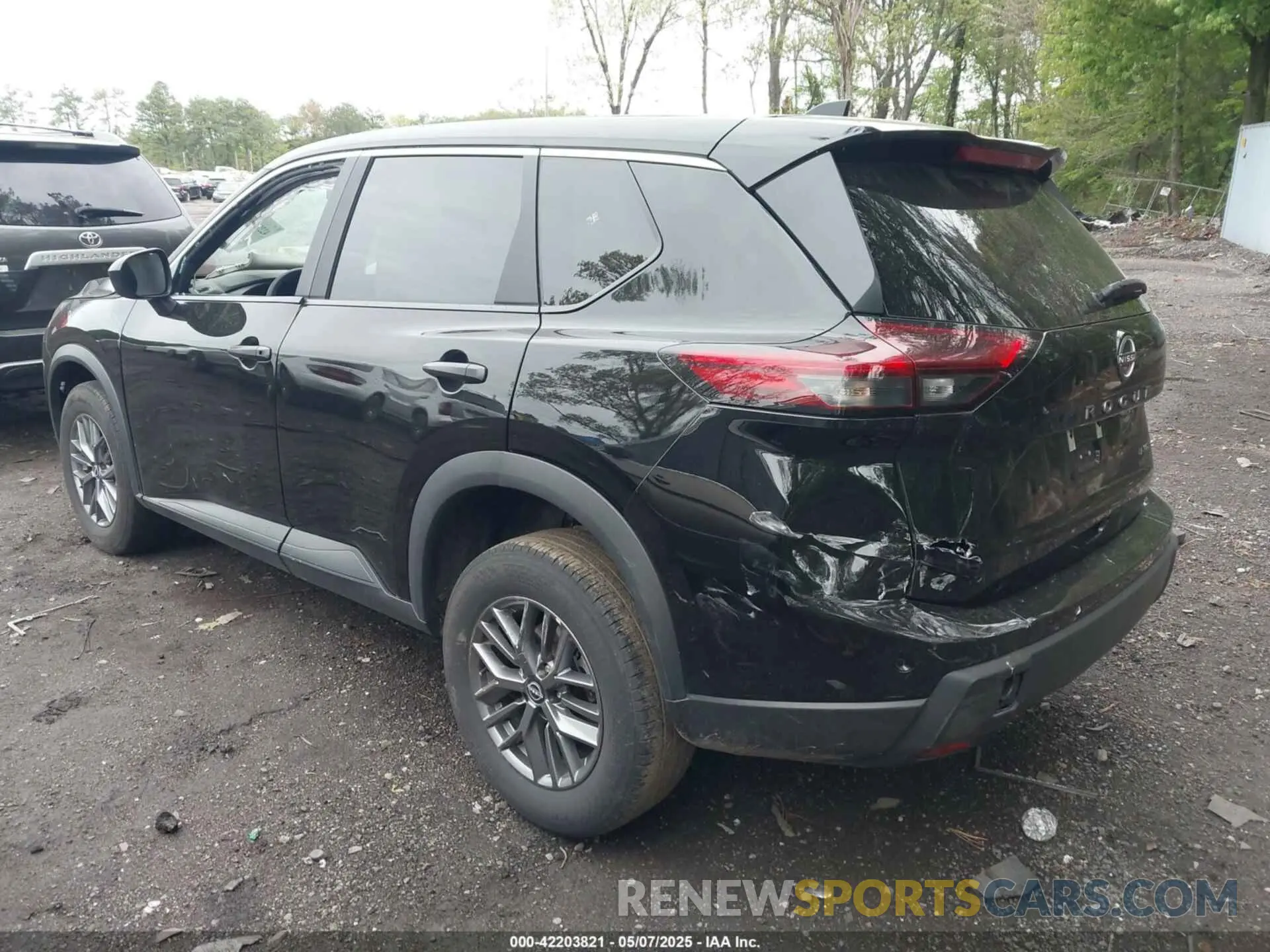 3 Photograph of a damaged car 5N1BT3AB3RC750808 NISSAN ROGUE 2024