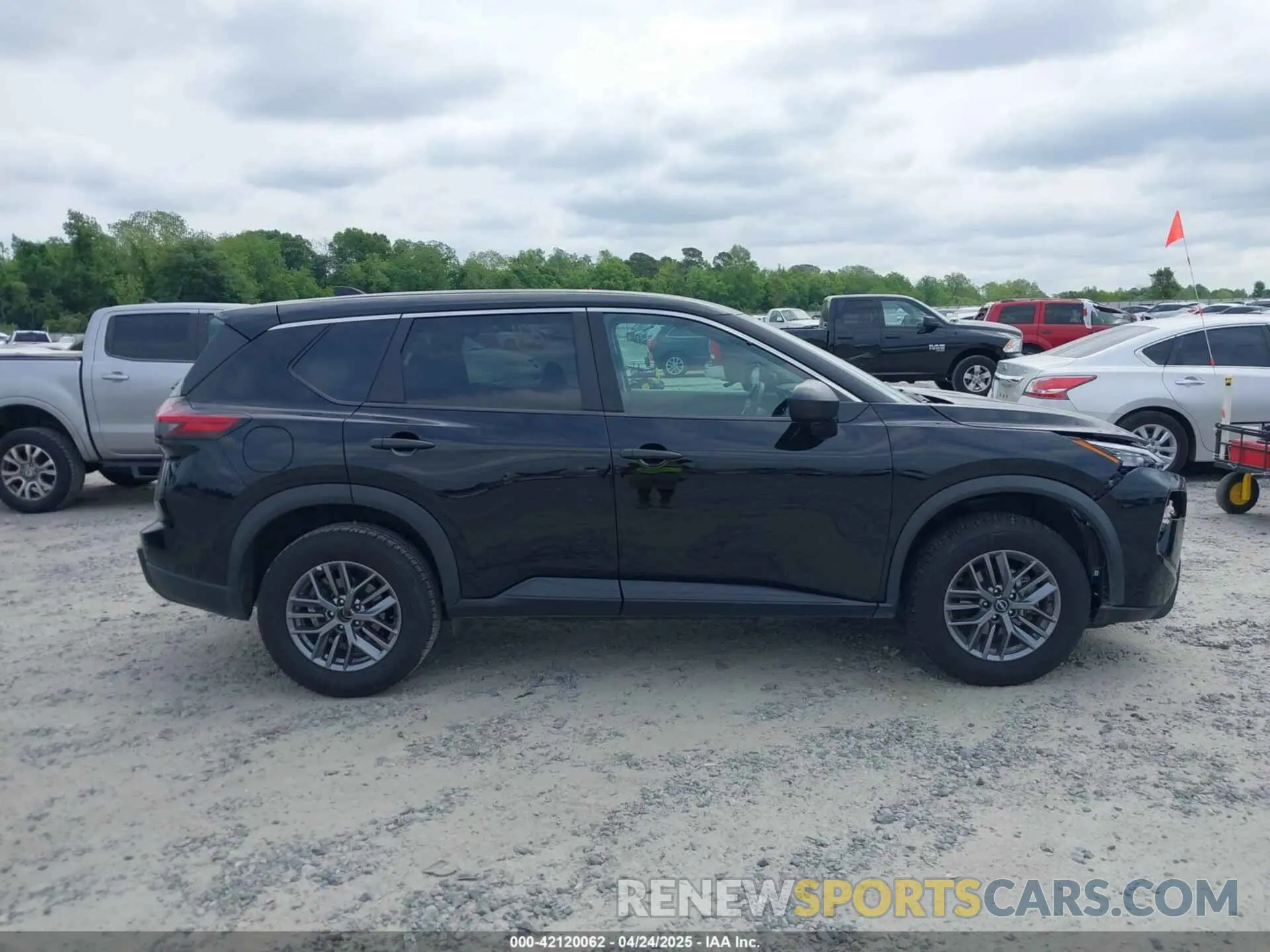 13 Photograph of a damaged car 5N1BT3AB4RC682325 NISSAN ROGUE 2024