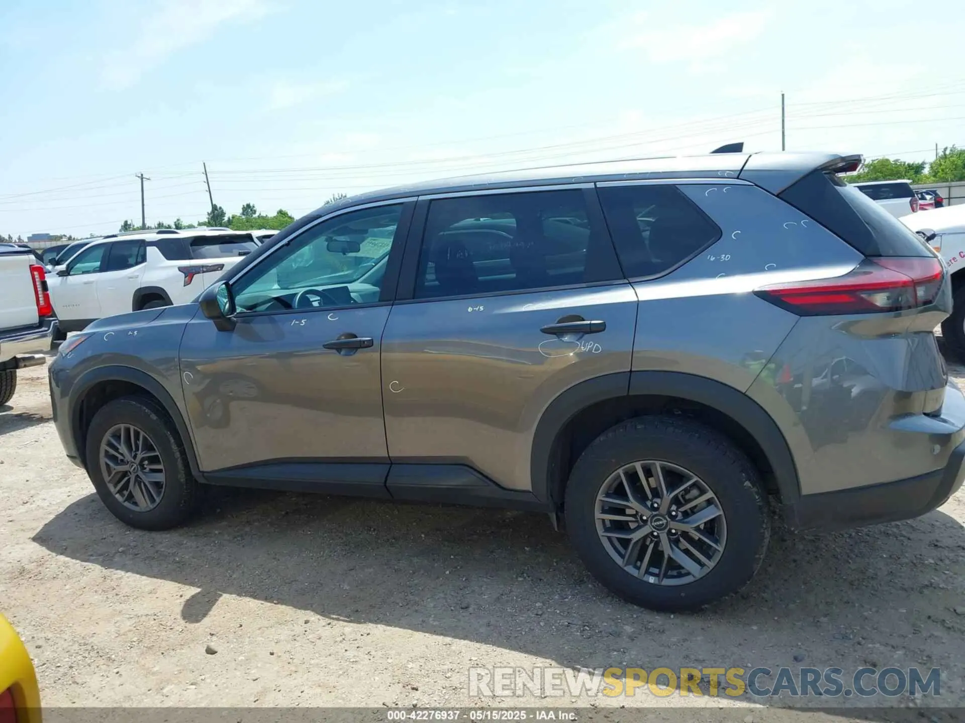 14 Photograph of a damaged car 5N1BT3AB4RC696399 NISSAN ROGUE 2024
