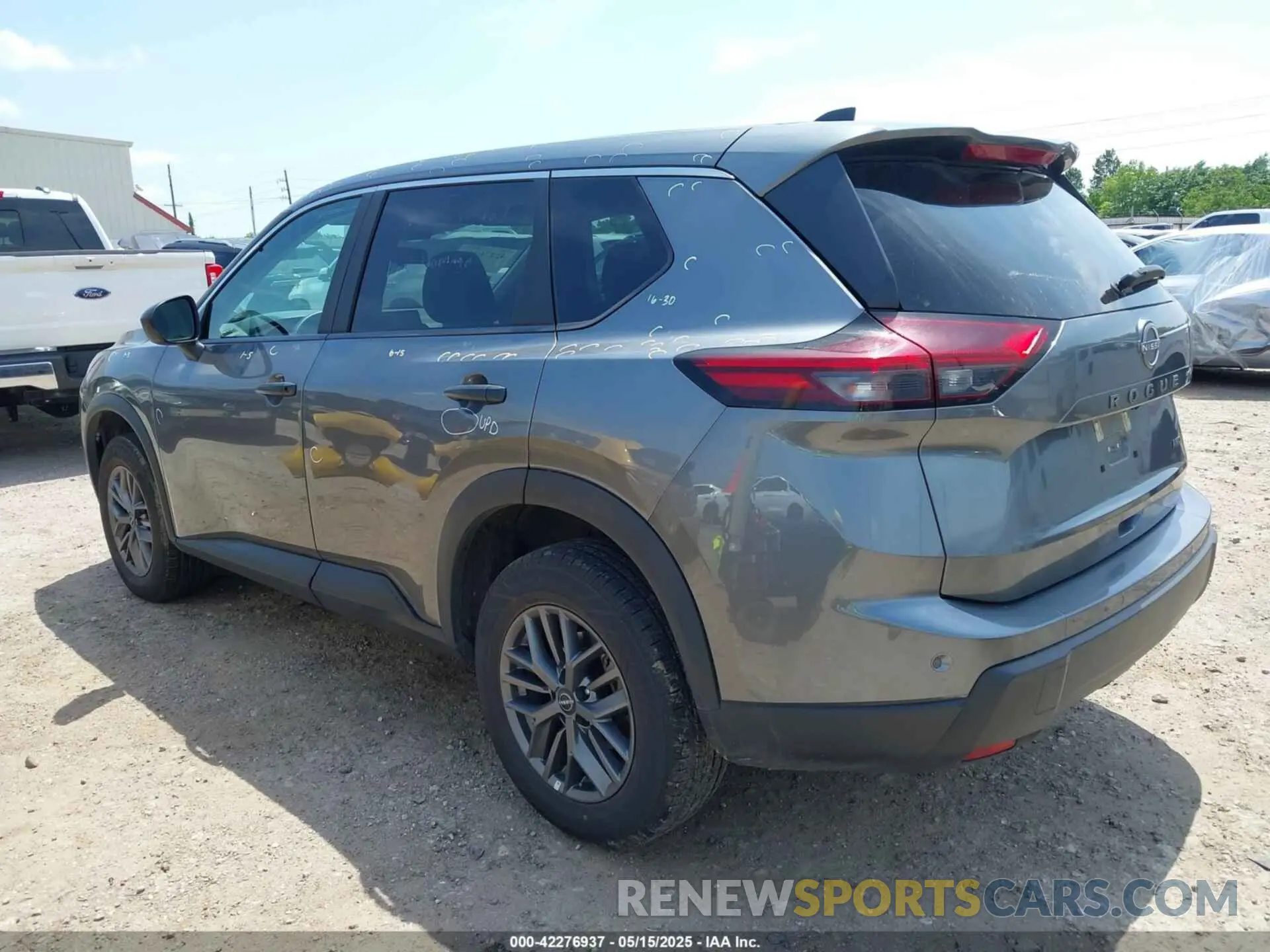 3 Photograph of a damaged car 5N1BT3AB4RC696399 NISSAN ROGUE 2024