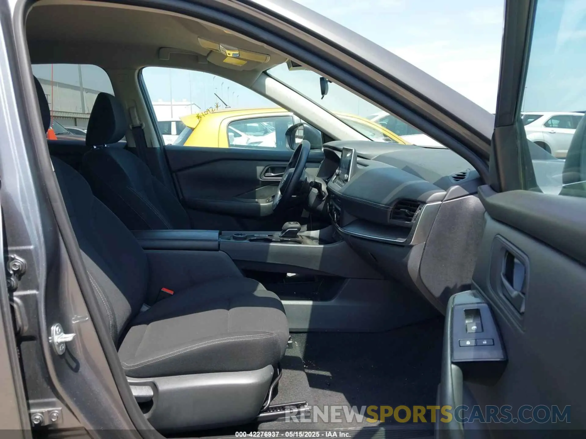 5 Photograph of a damaged car 5N1BT3AB4RC696399 NISSAN ROGUE 2024