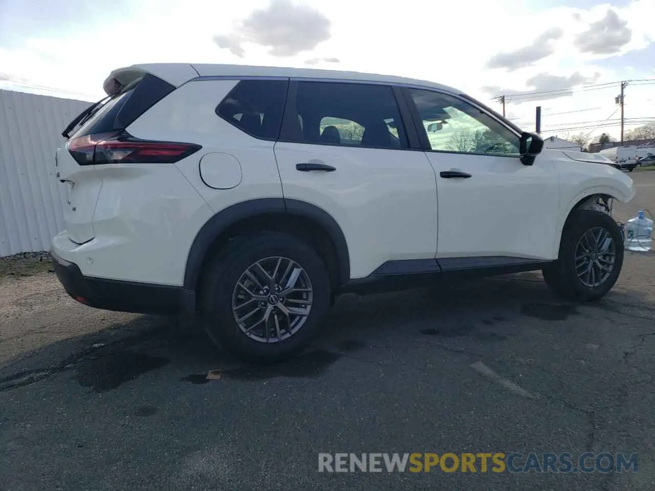3 Photograph of a damaged car 5N1BT3AB7RC696610 NISSAN ROGUE 2024