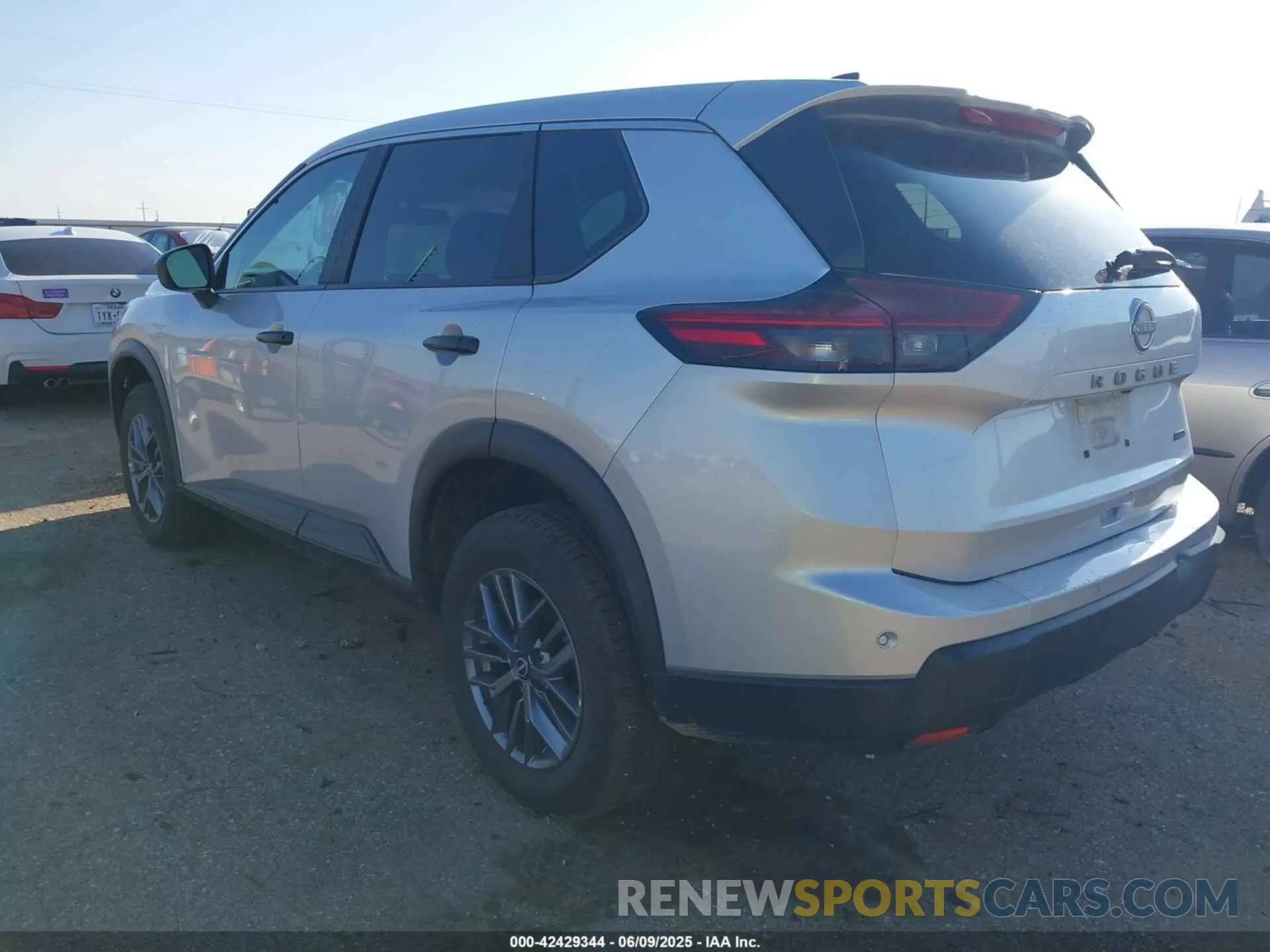 3 Photograph of a damaged car 5N1BT3AB8RC697958 NISSAN ROGUE 2024