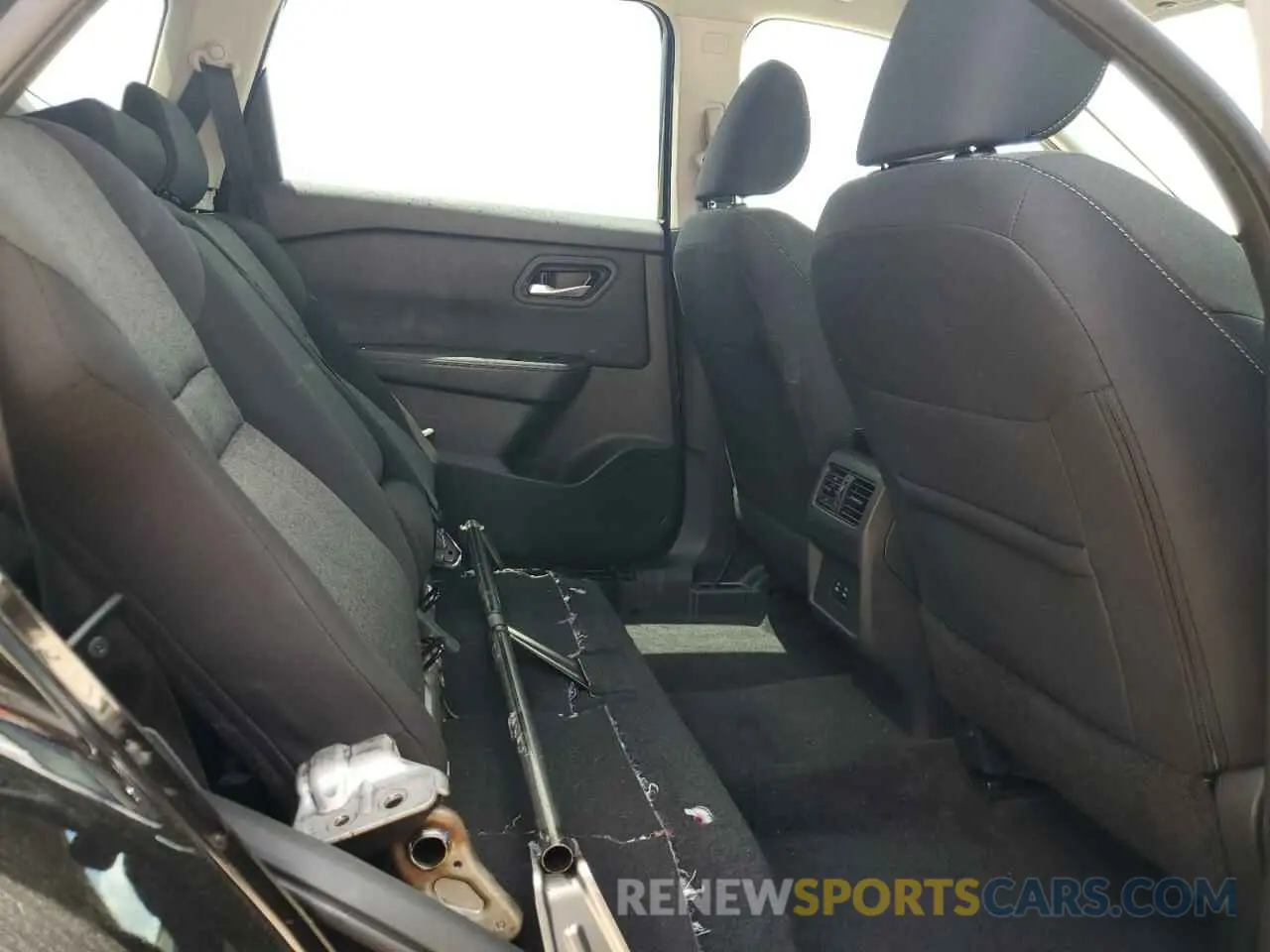 11 Photograph of a damaged car 5N1BT3BA1RC696186 NISSAN ROGUE 2024