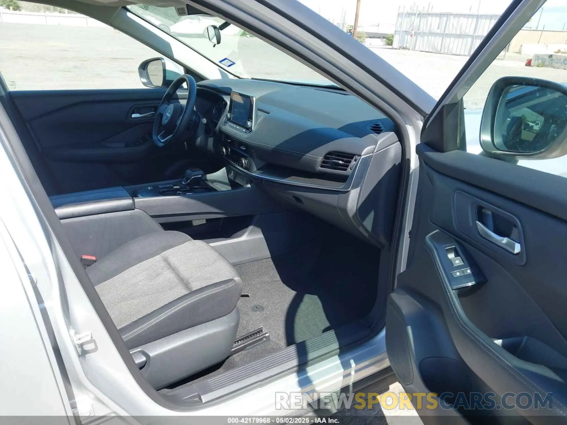 5 Photograph of a damaged car 5N1BT3BA1RC696625 NISSAN ROGUE 2024