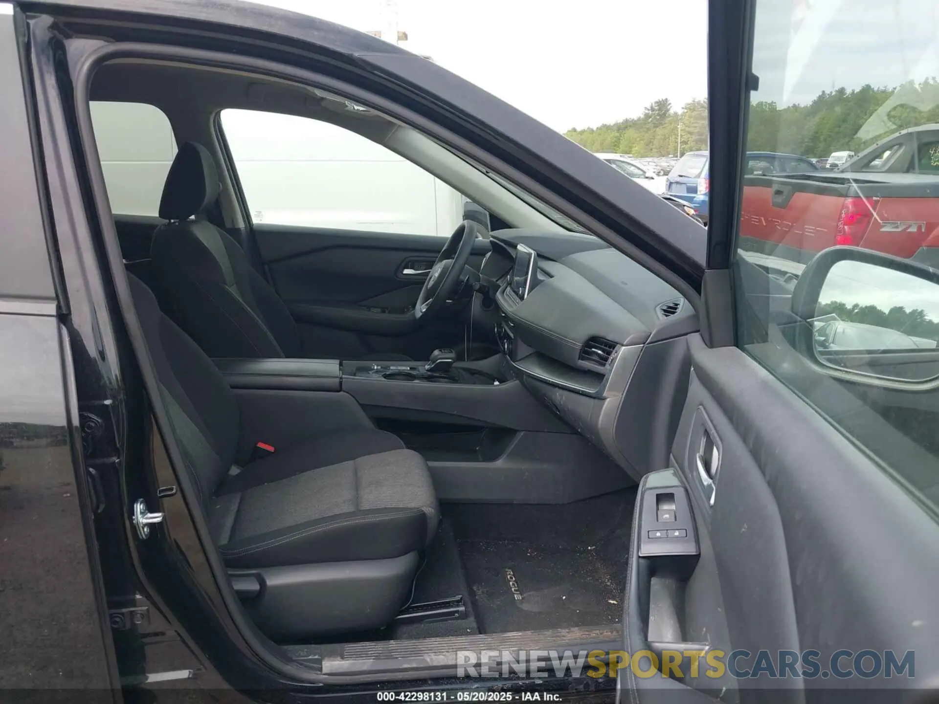 5 Photograph of a damaged car 5N1BT3BA1RC705503 NISSAN ROGUE 2024