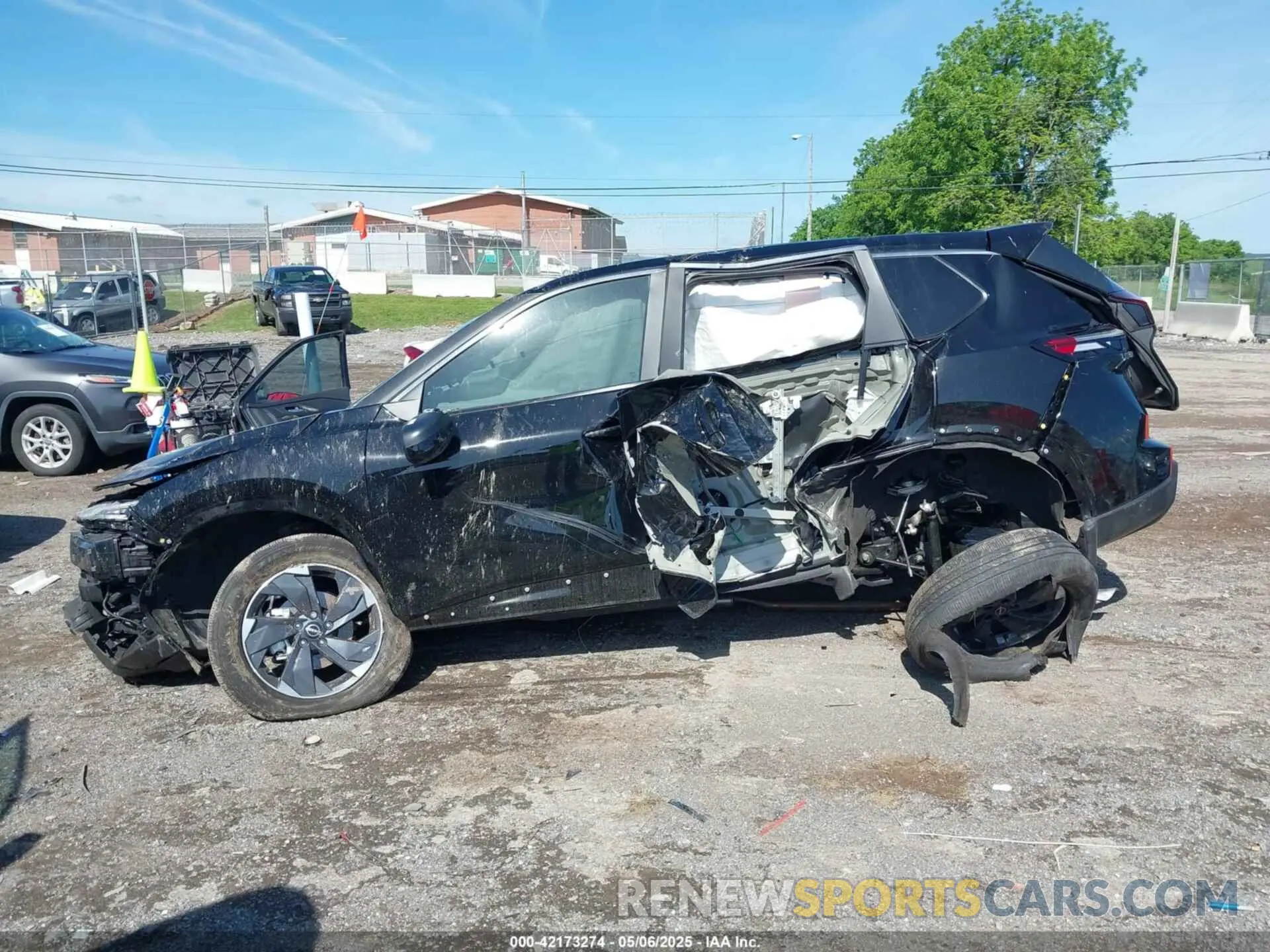 14 Photograph of a damaged car 5N1BT3BA2RC741622 NISSAN ROGUE 2024