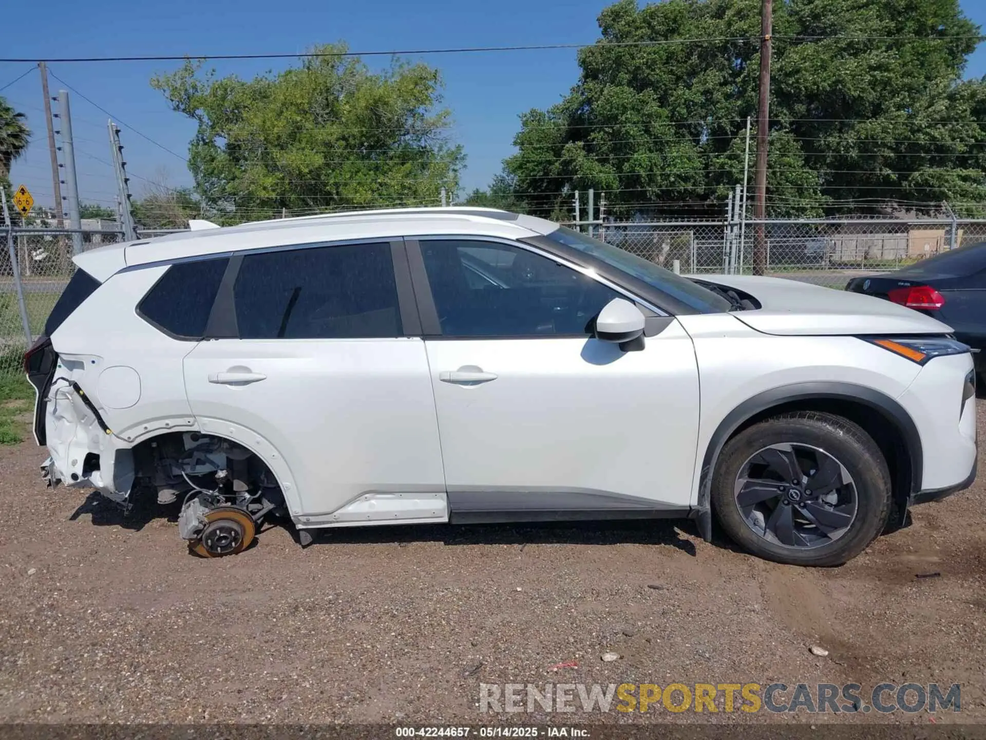 14 Photograph of a damaged car 5N1BT3BA2RC754709 NISSAN ROGUE 2024