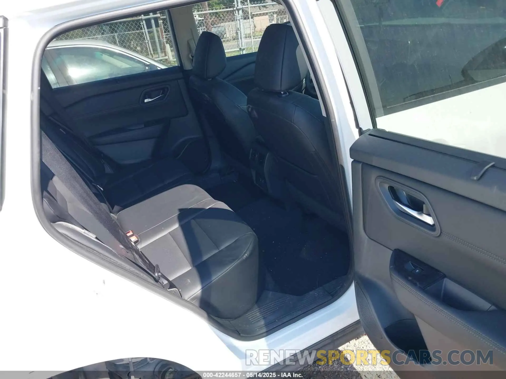 8 Photograph of a damaged car 5N1BT3BA2RC754709 NISSAN ROGUE 2024