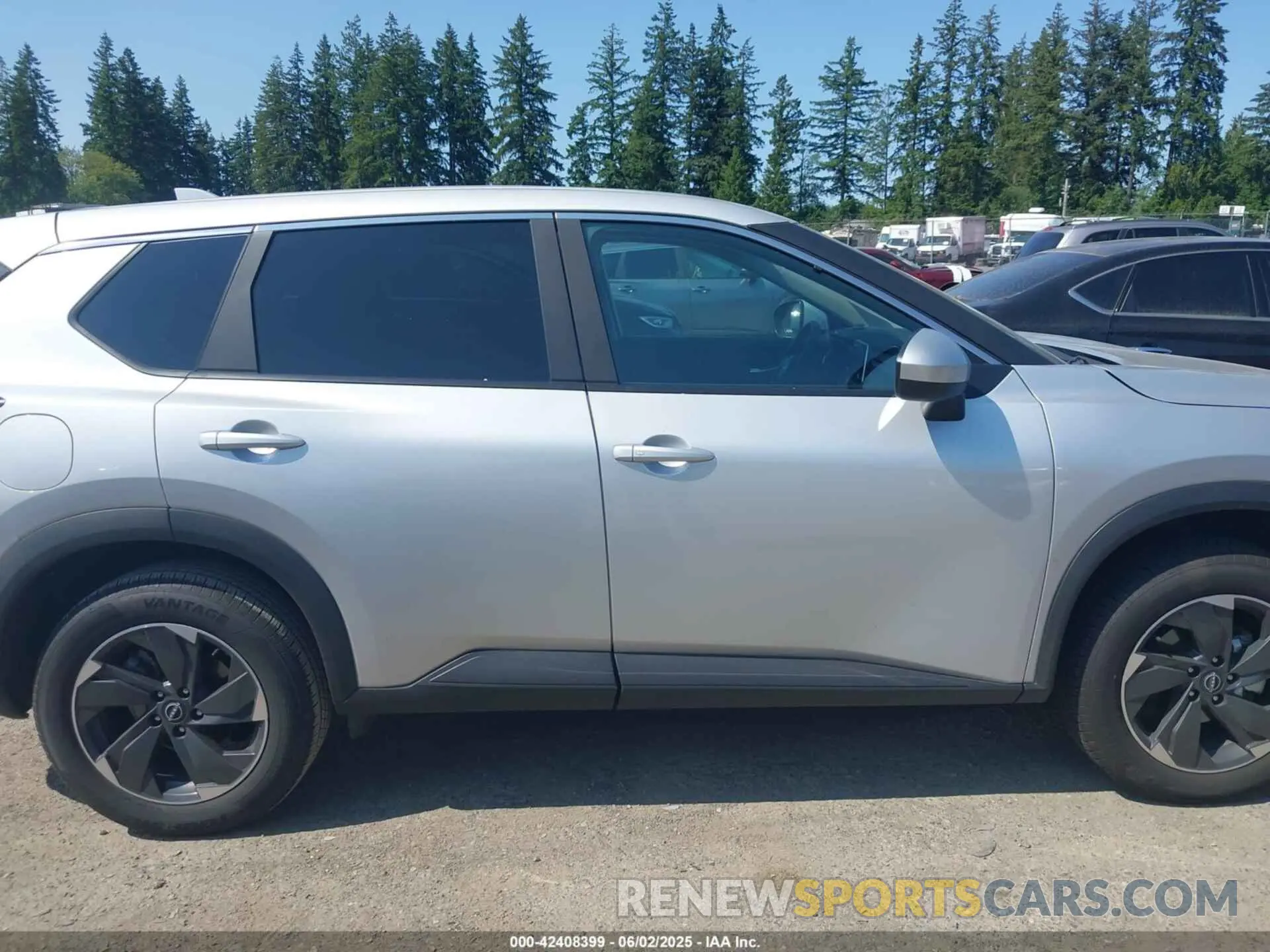 14 Photograph of a damaged car 5N1BT3BA4RC678510 NISSAN ROGUE 2024