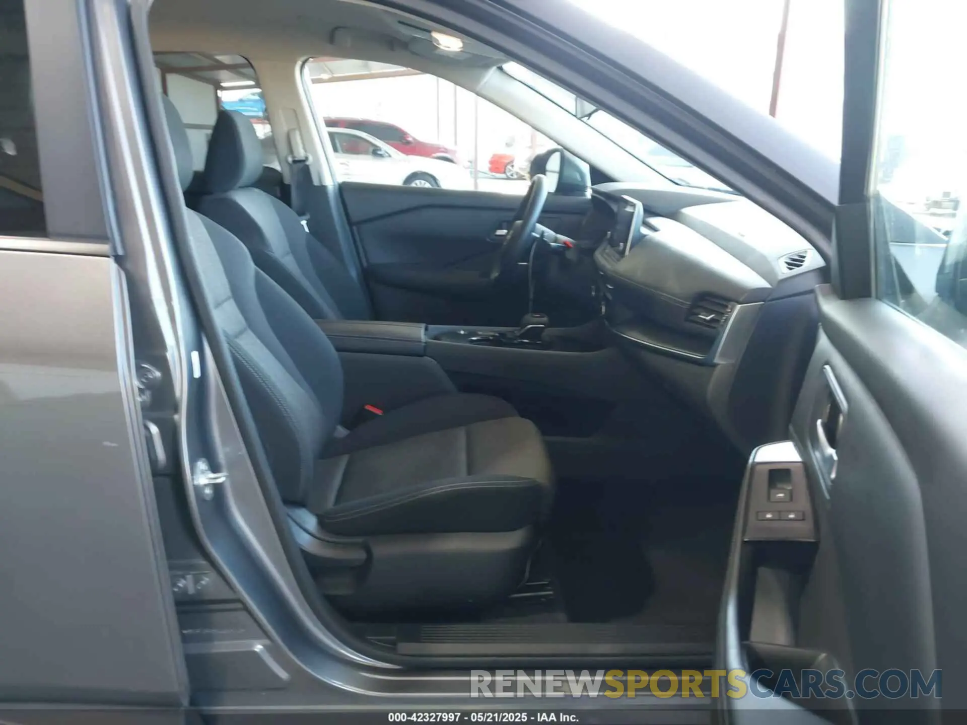 5 Photograph of a damaged car 5N1BT3BA5RC683943 NISSAN ROGUE 2024