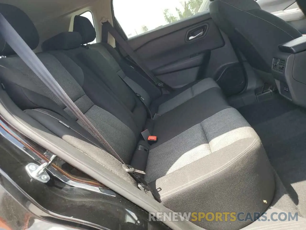 11 Photograph of a damaged car 5N1BT3BA5RC704824 NISSAN ROGUE 2024