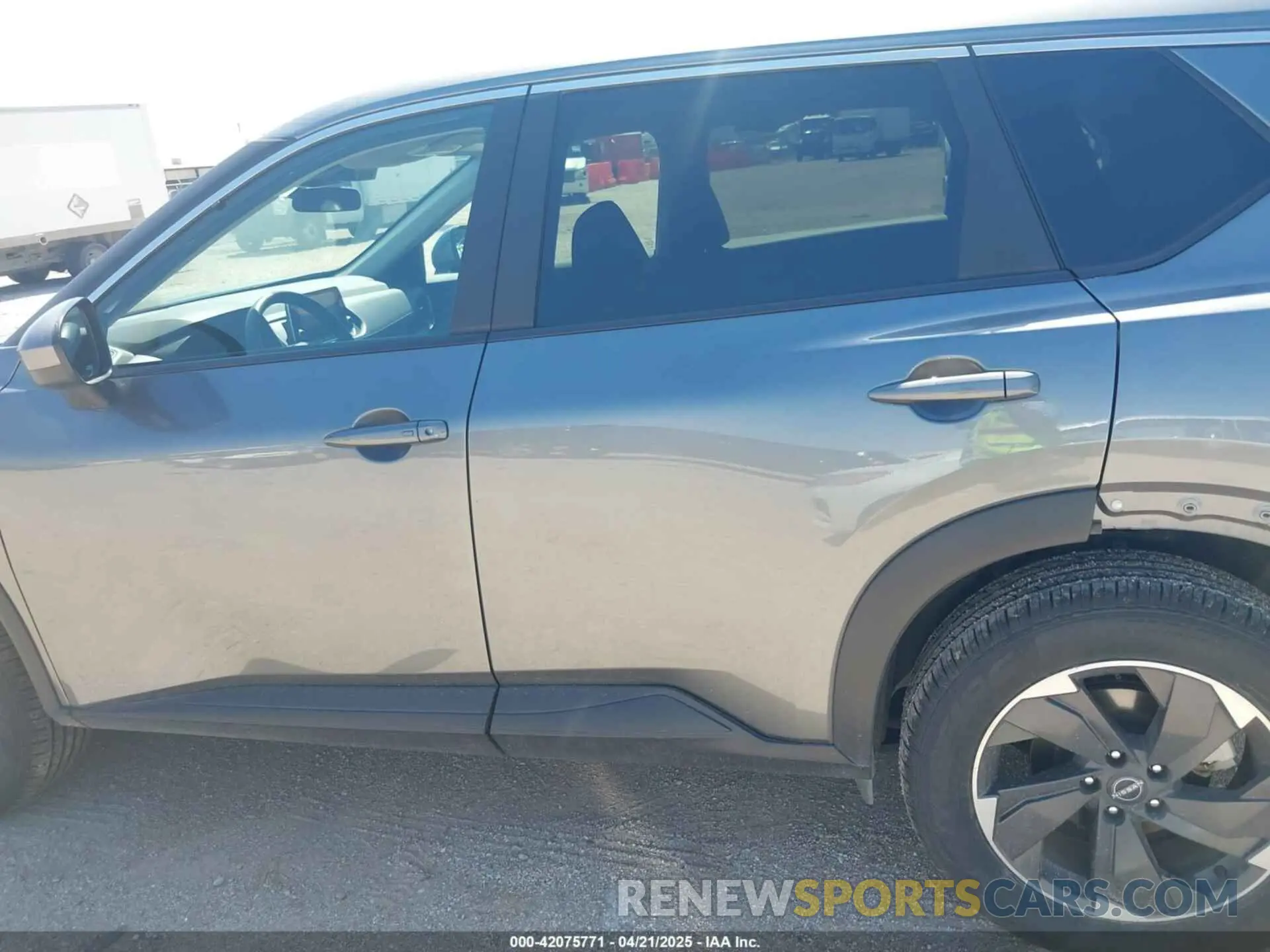 14 Photograph of a damaged car 5N1BT3BA5RC716116 NISSAN ROGUE 2024