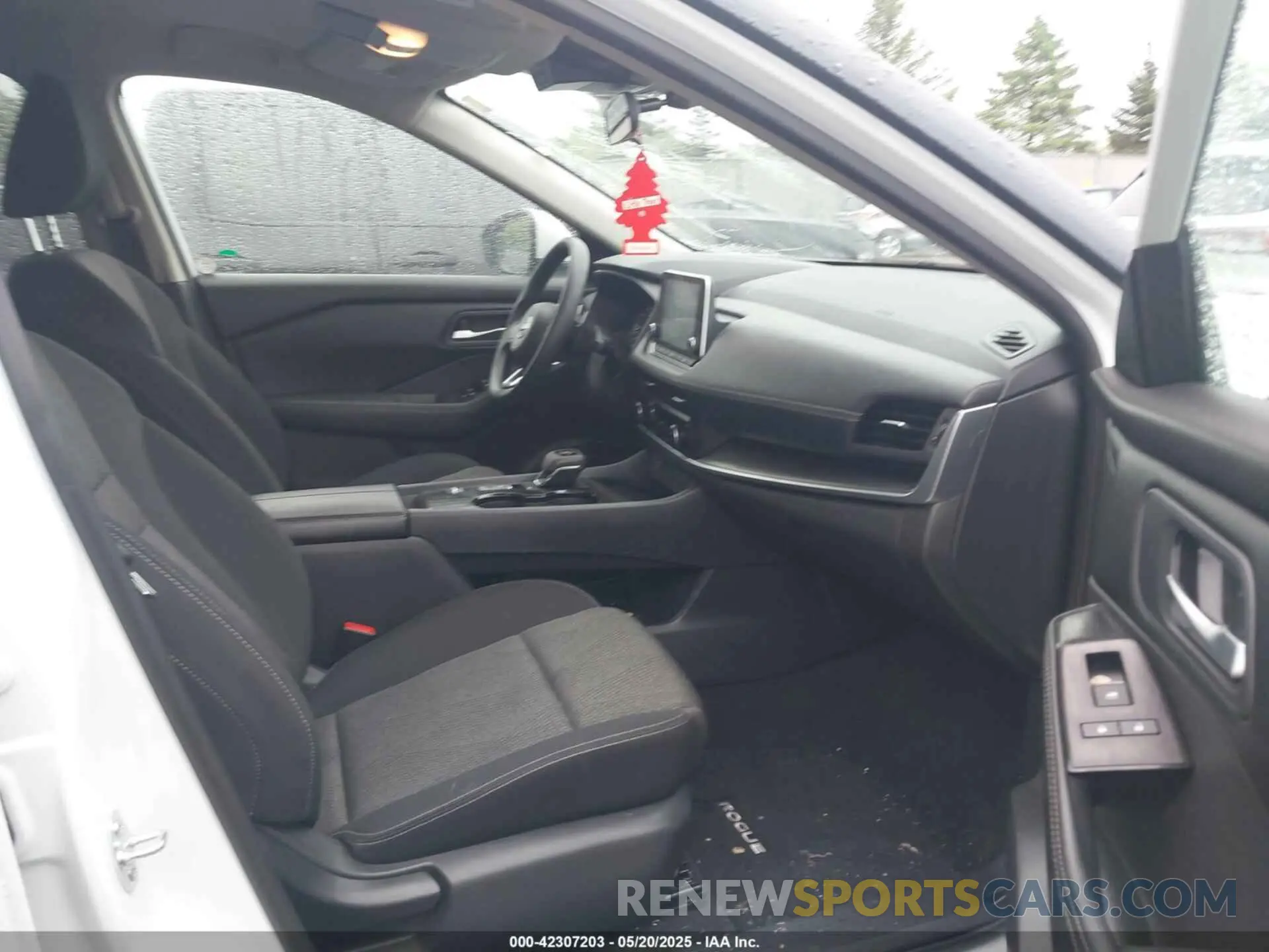 5 Photograph of a damaged car 5N1BT3BA7RC682616 NISSAN ROGUE 2024