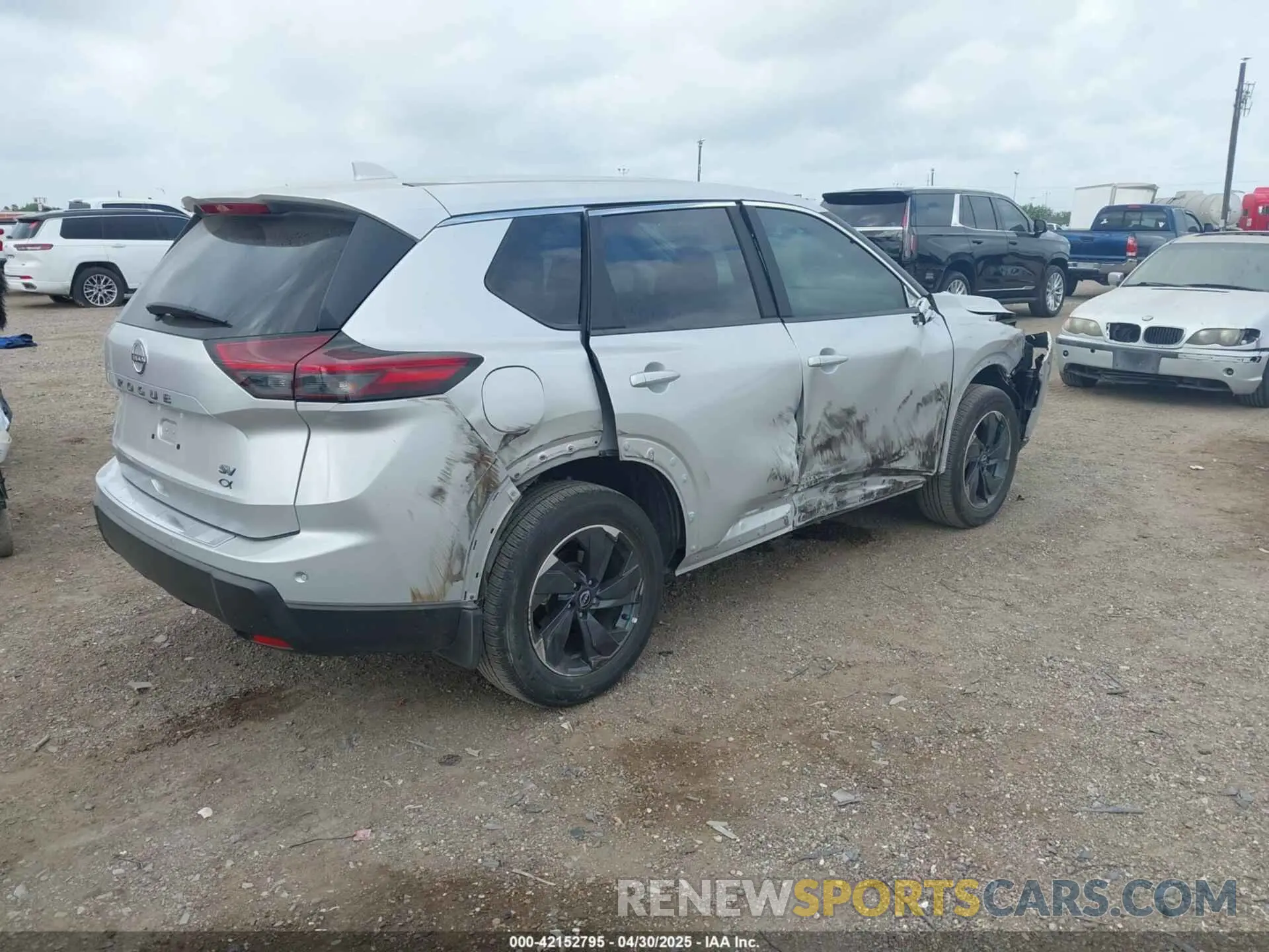 4 Photograph of a damaged car 5N1BT3BA7RC758366 NISSAN ROGUE 2024