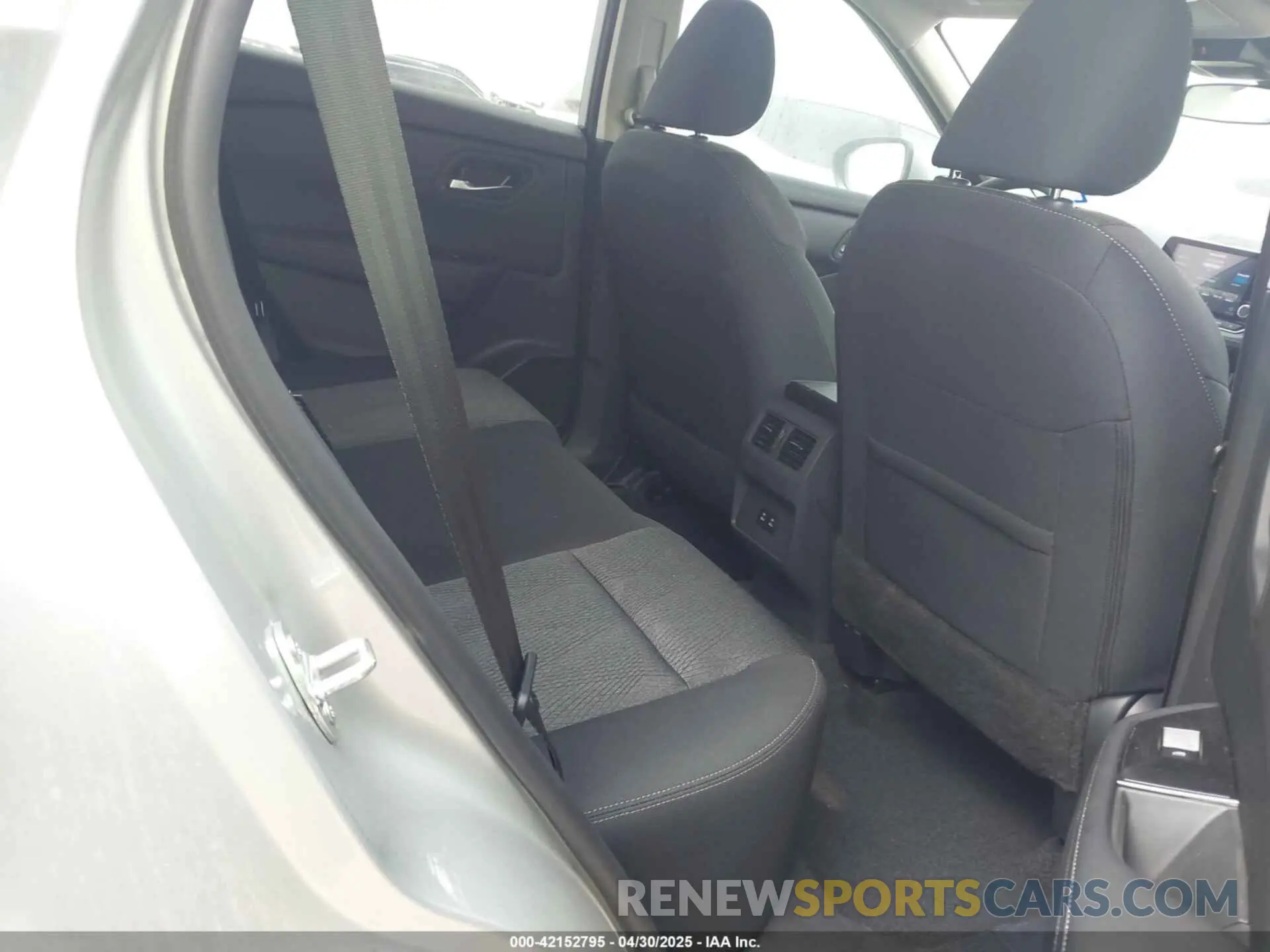8 Photograph of a damaged car 5N1BT3BA7RC758366 NISSAN ROGUE 2024