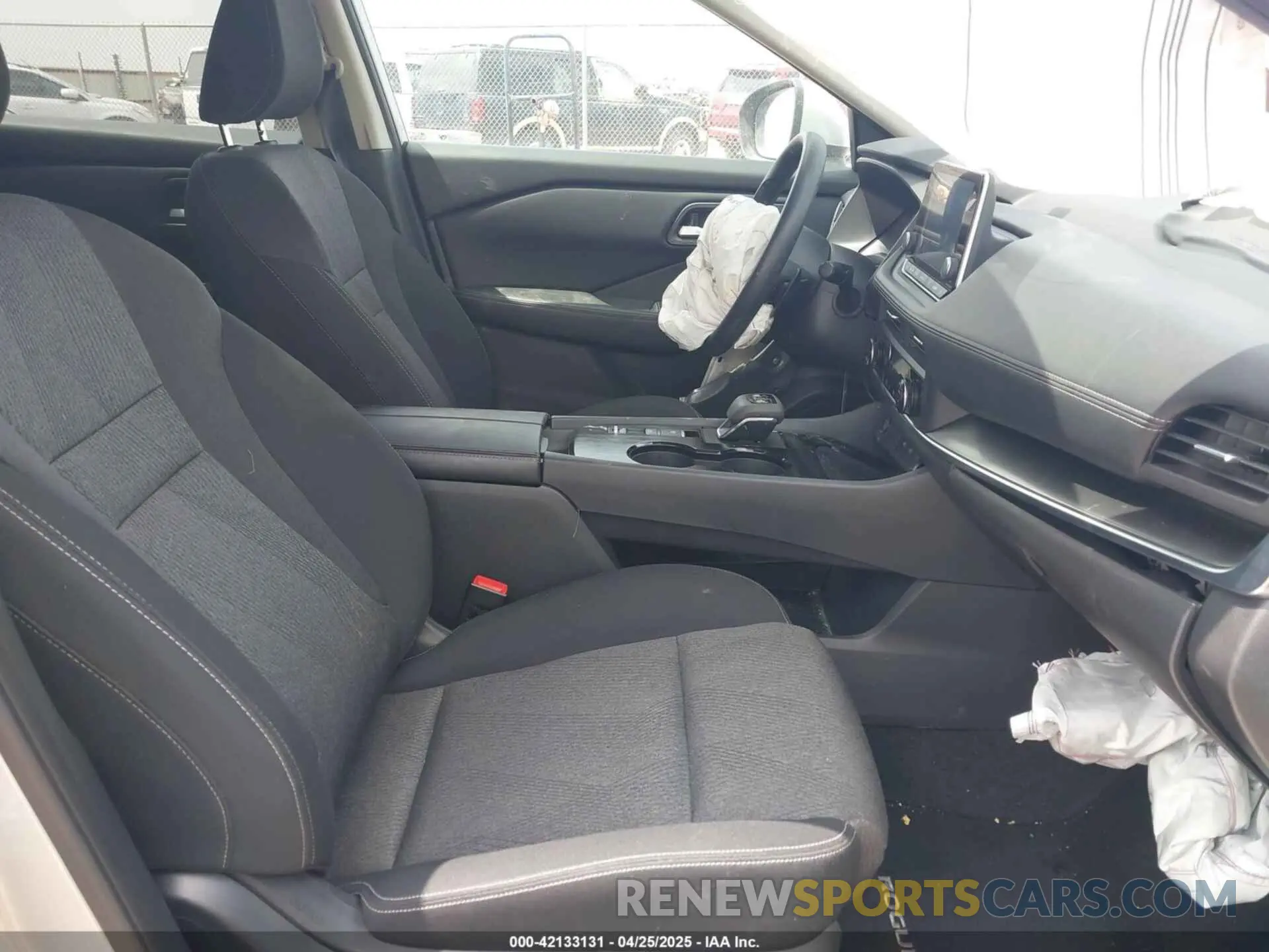5 Photograph of a damaged car 5N1BT3BA8RC677554 NISSAN ROGUE 2024