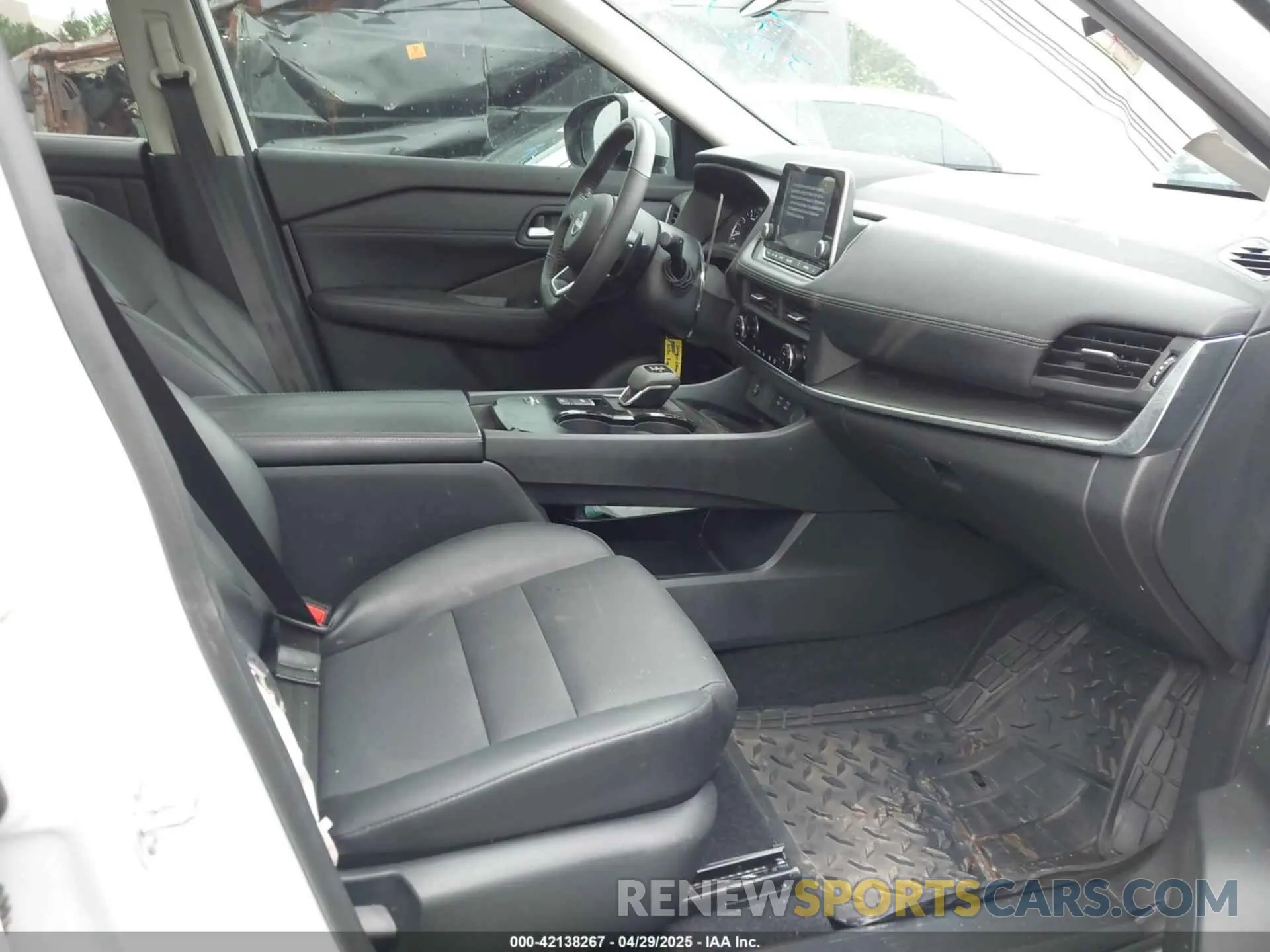5 Photograph of a damaged car 5N1BT3BA8RC744847 NISSAN ROGUE 2024