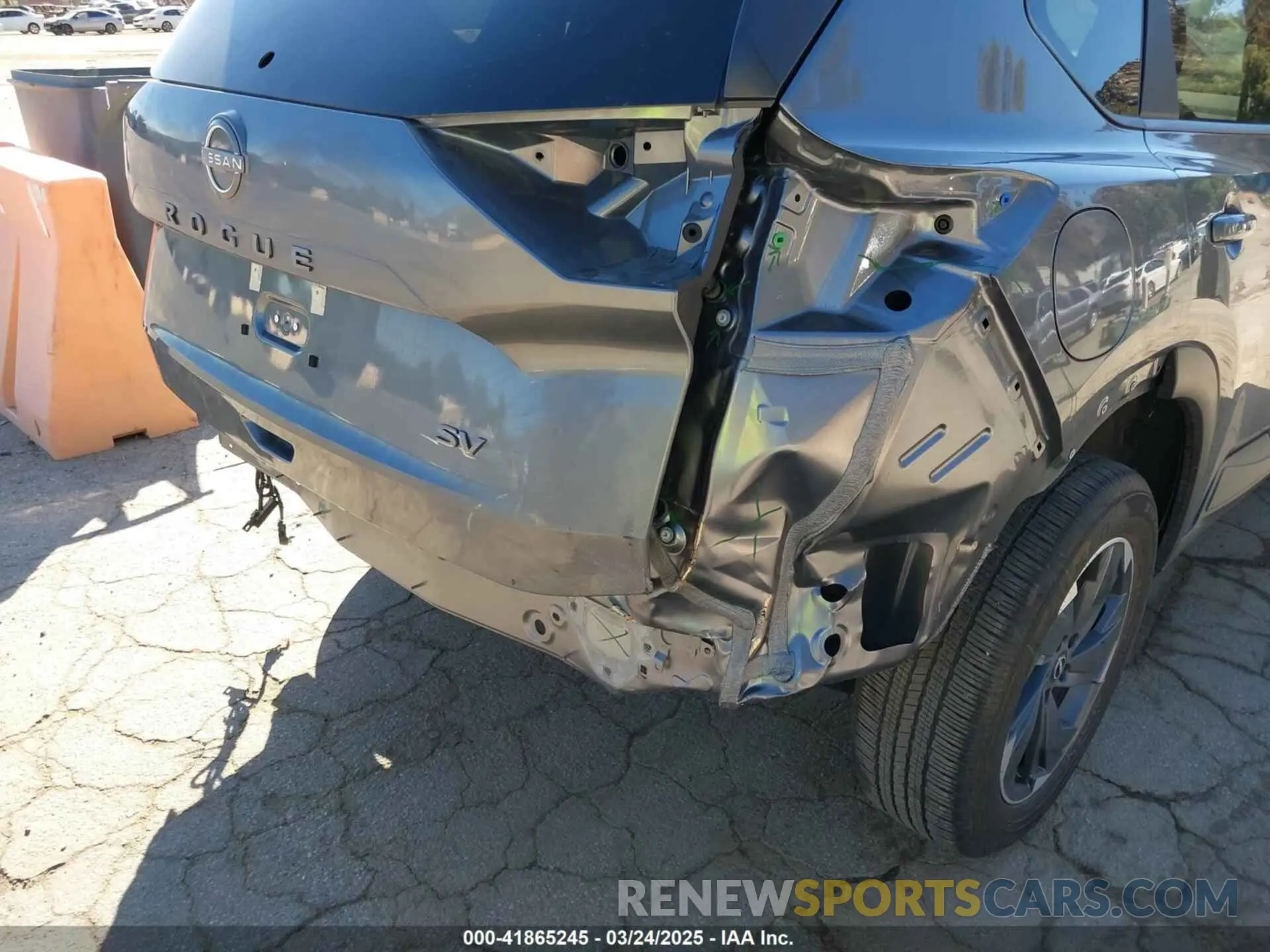 18 Photograph of a damaged car 5N1BT3BAXRC734515 NISSAN ROGUE 2024