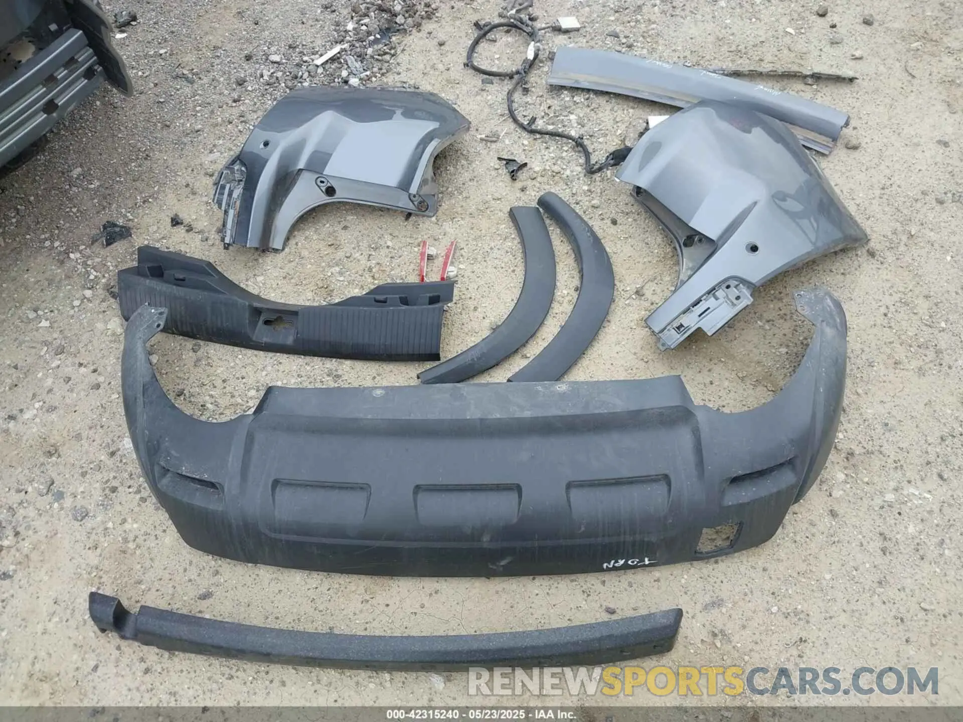12 Photograph of a damaged car 5N1BT3BB3RC695923 NISSAN ROGUE 2024